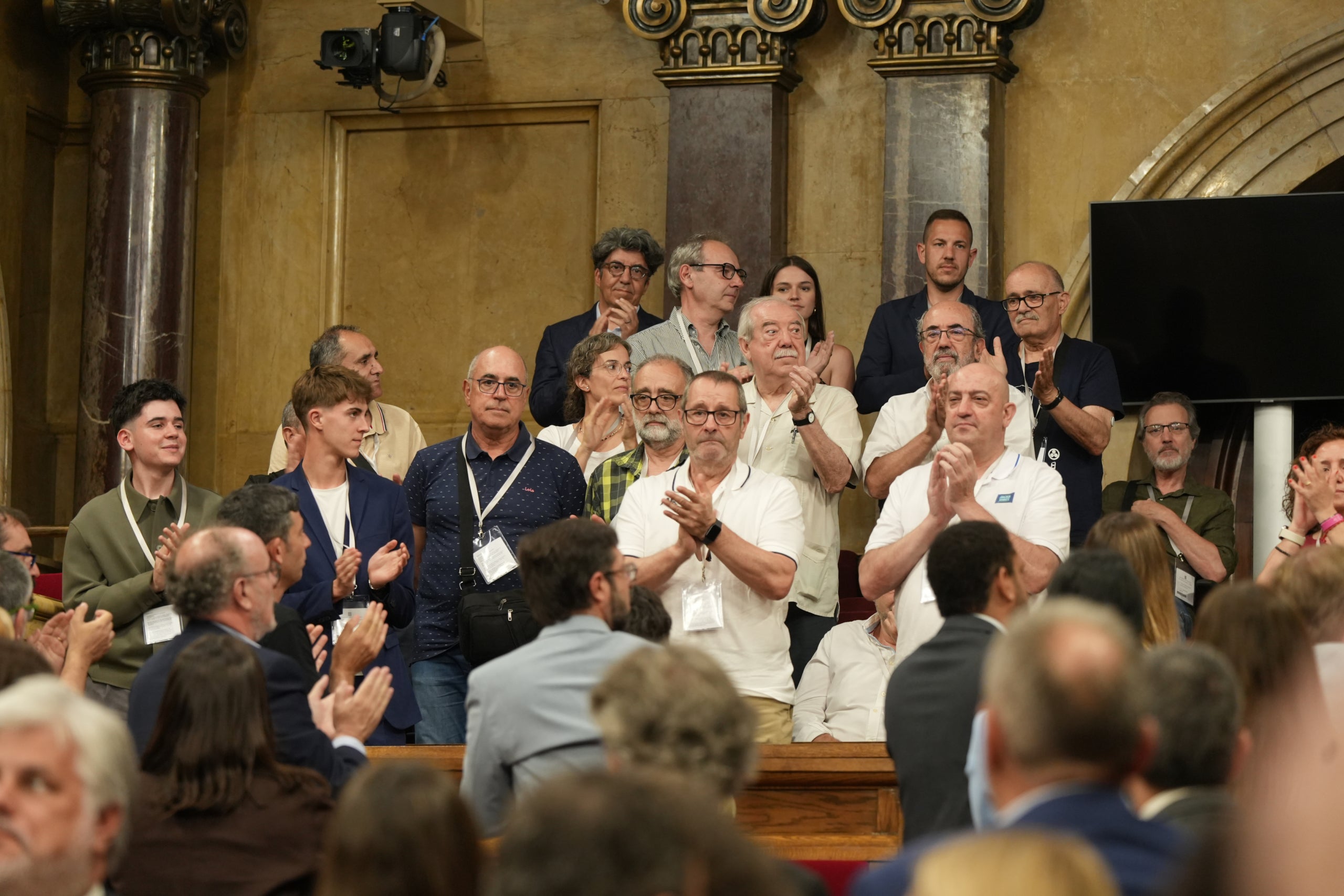 Afectats per l'amiant assisteixen a la votació al Parlament / ACN