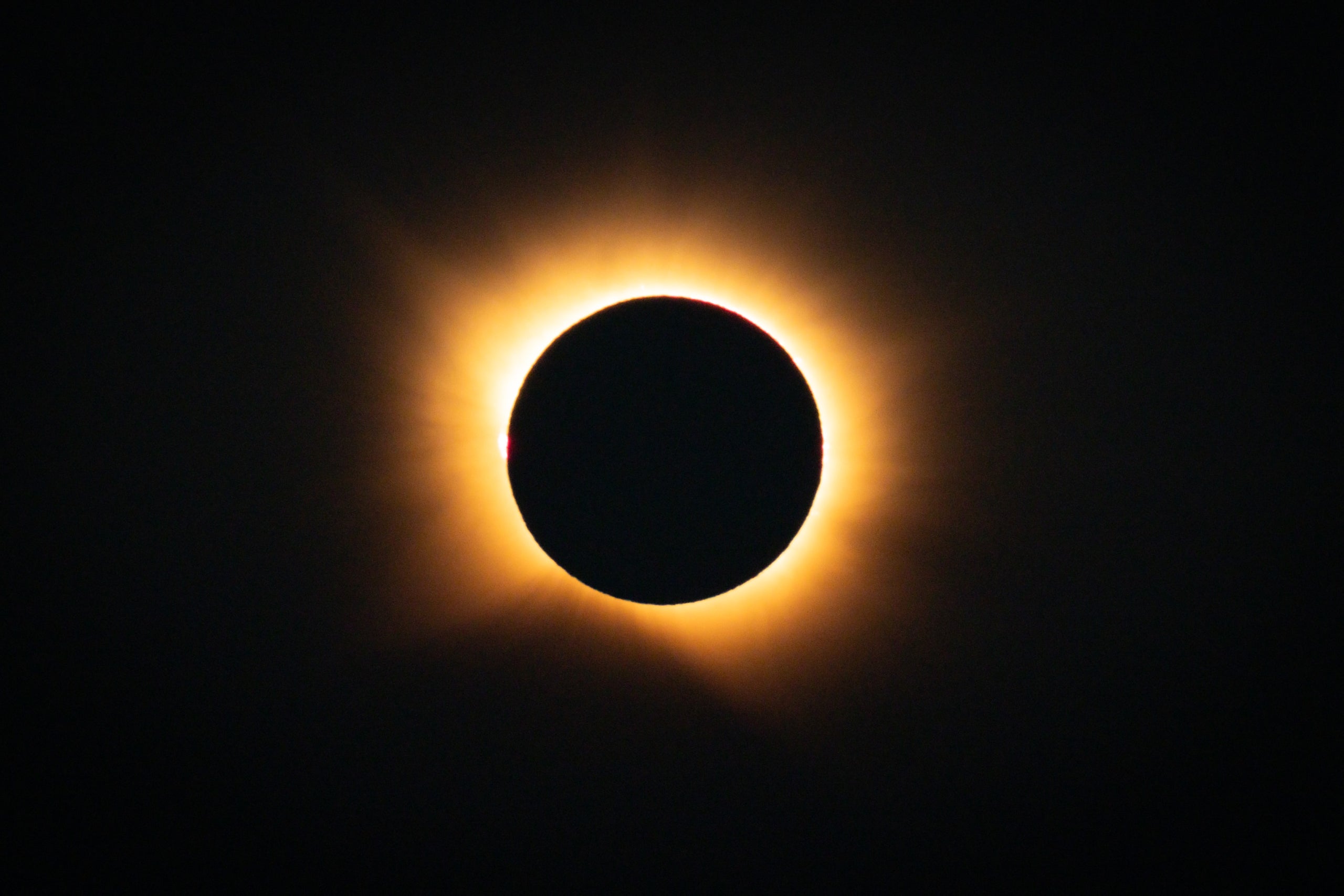 La corona solar en l'eclipsi total de Catalunya des de la Granadella / ACN