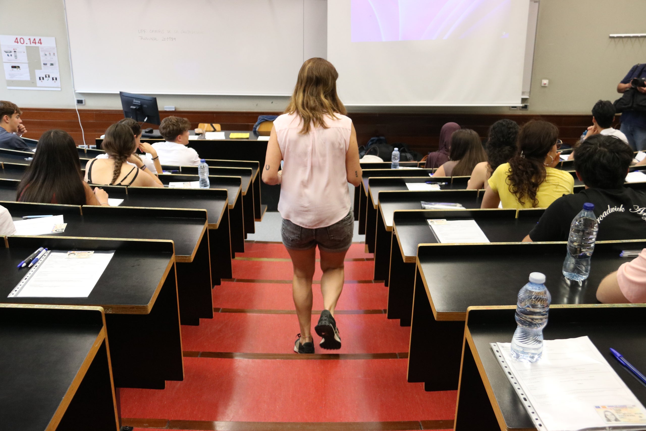 Una classe de les PAU a la UPF | María Belmez / Nazaret Romero (ACN)