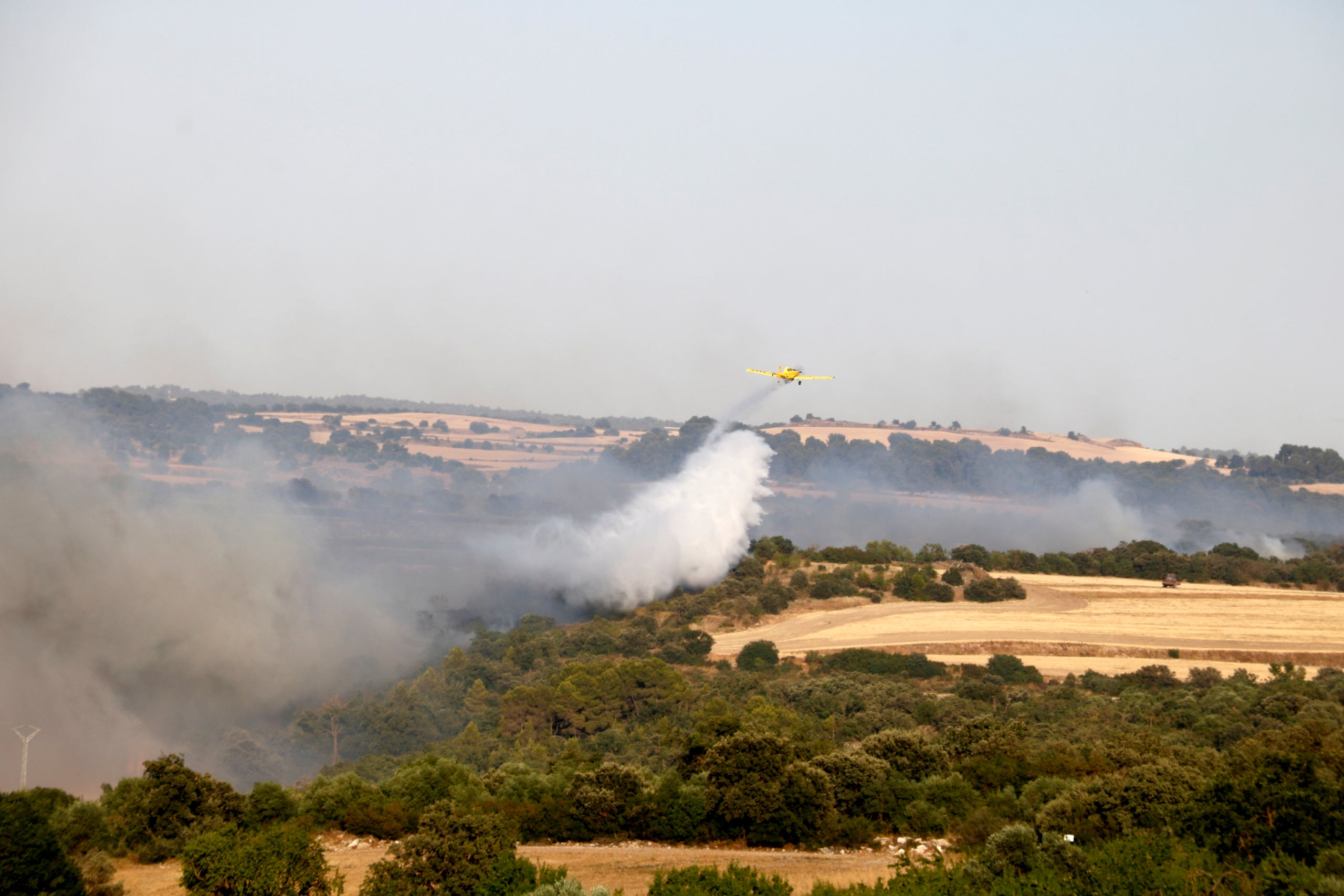 Mitjans aeris fan tasques d'extinci&oacute; a l'incendi de Guimer&agrave; / ACN