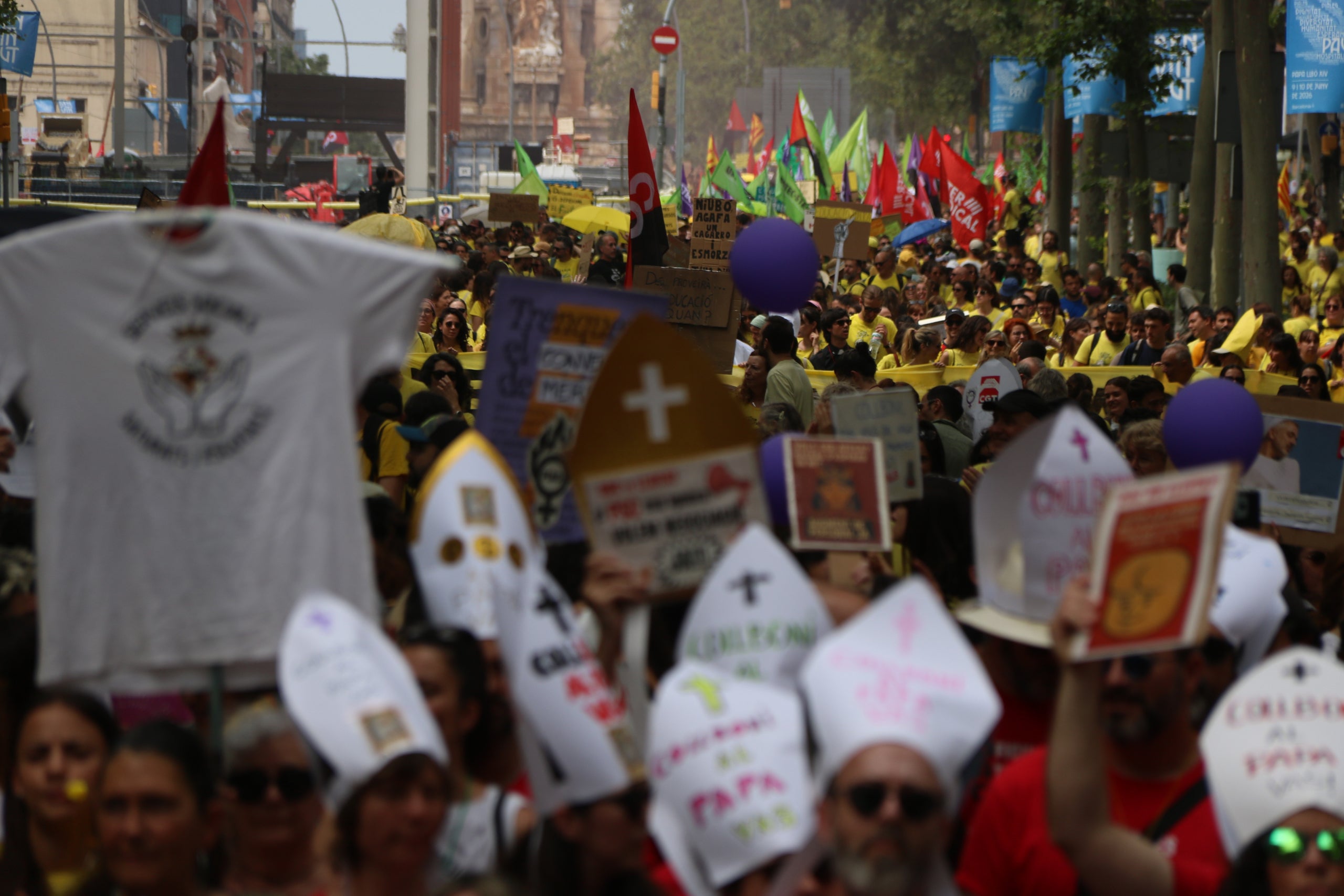 Milers de docents al centre de Barcelona el dia que el Papa visita la ciutat | Bernat Vilaró (ACN)