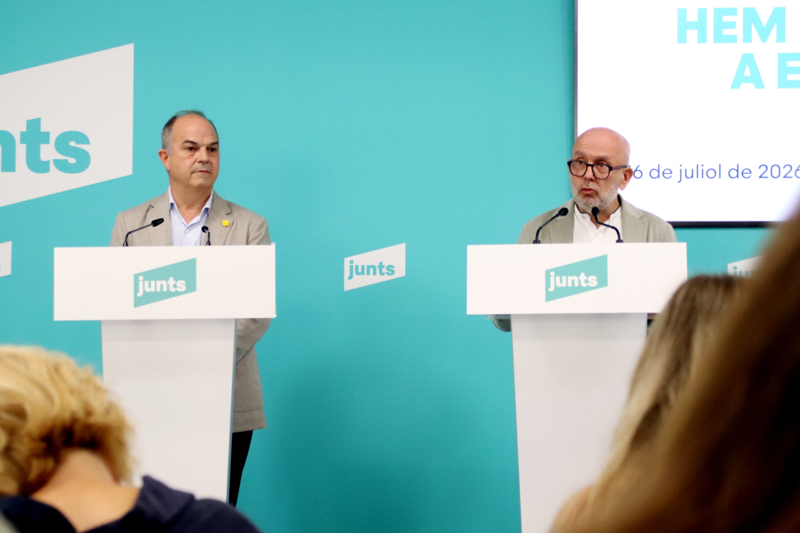 El secretari general de Junts, Jordi Turull, i l'advocat Gonzalo Boye compareixen a la seu de Junts | Enric Sitjà Rusiñol (ACN)
