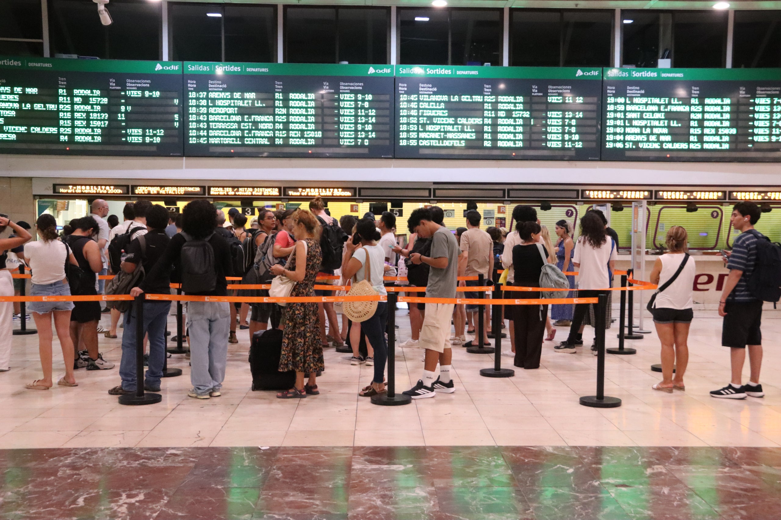 Cues a l'estació de Sants aquest dimecres / ACN
