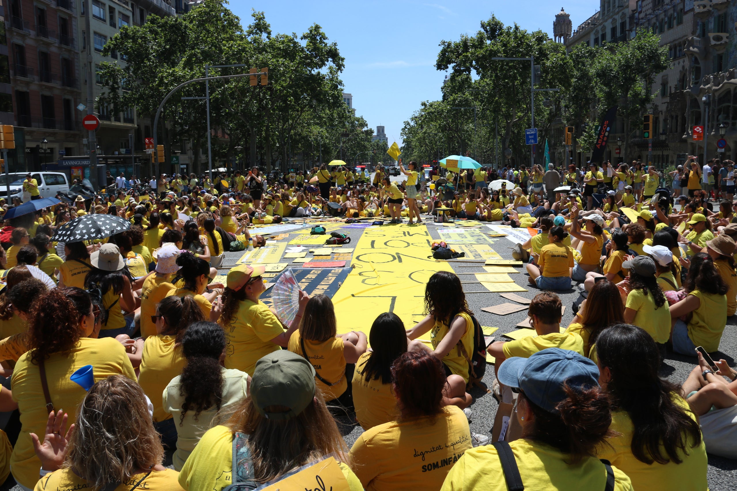 Les treballadores a la manifestació del 0-3 a Barcelona | María Belmez / Albert Hernàndez (ACN)