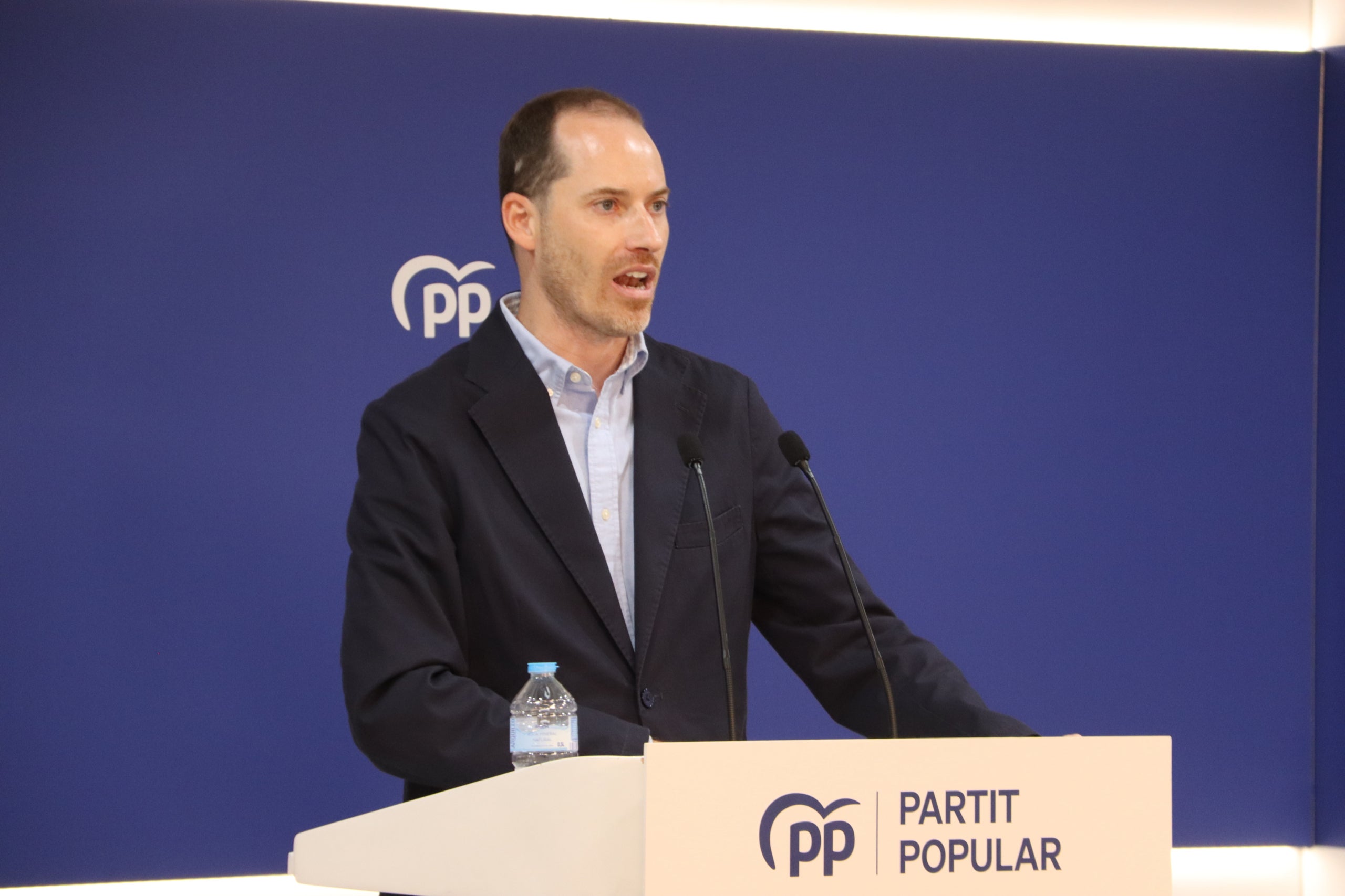El secretari general del PPC, Juan Fern&aacute;ndez, en una roda de premsa aquest dilluns. | John McAulay (ACN)