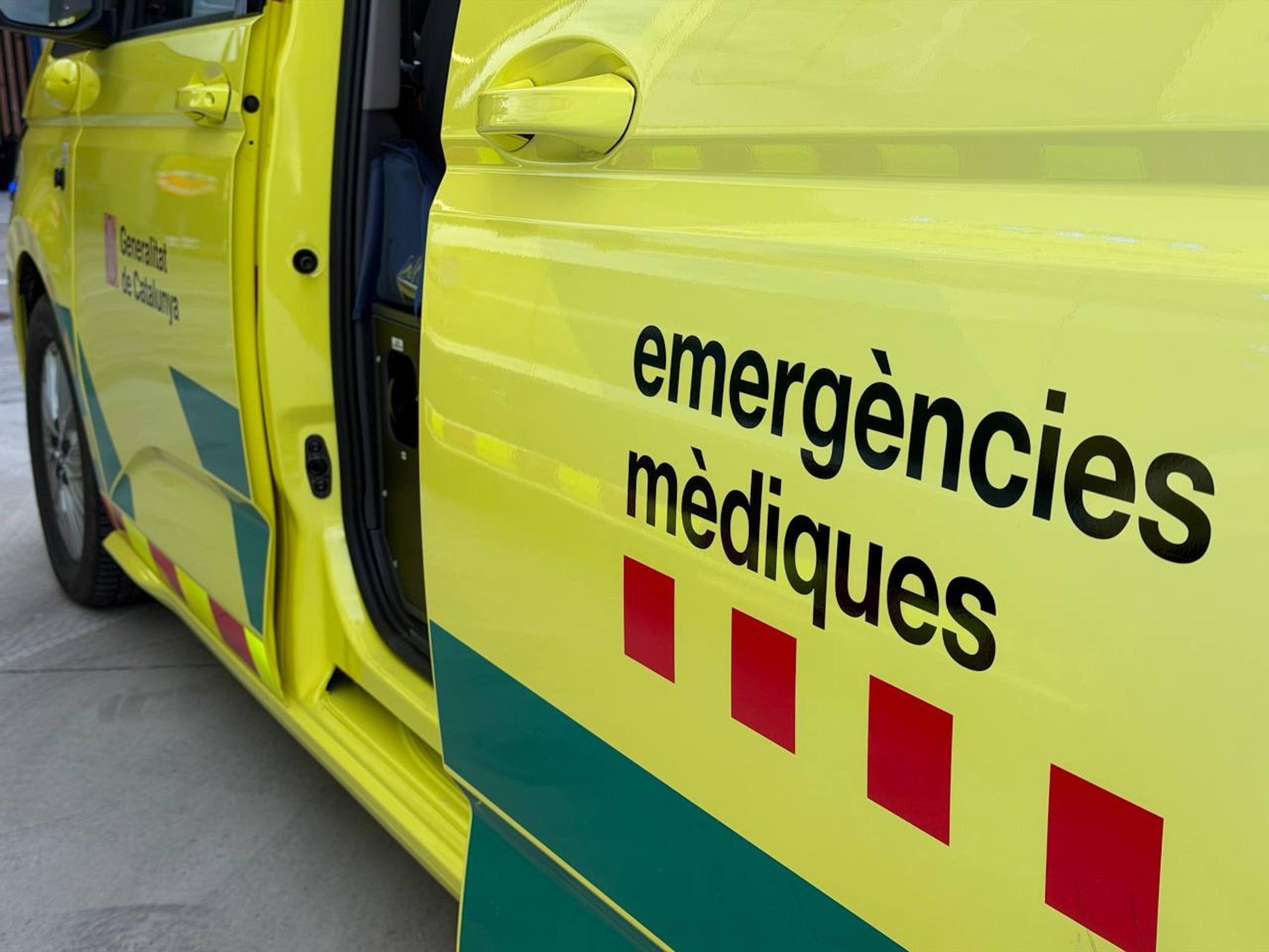 Lateral d'un vehicle del SEM per atendre emergències mèdiques. | Laura Fíguls (ACN)