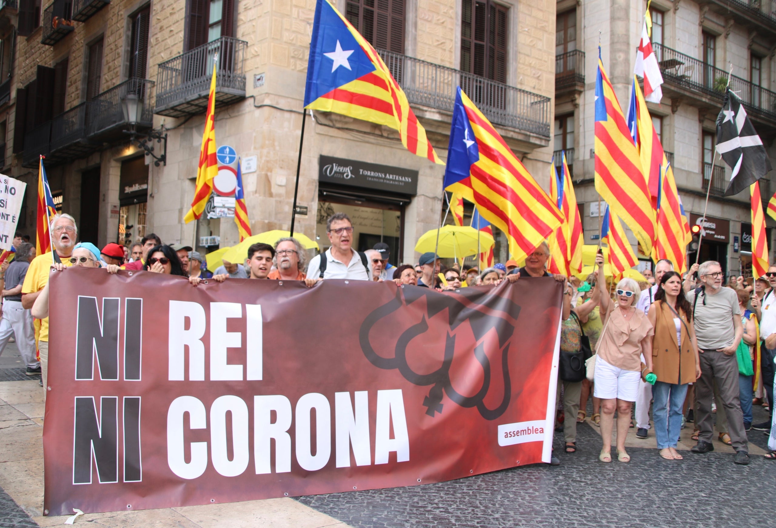 Concentració a la Plaça Sant Jaume contra la visita del rei / ACN