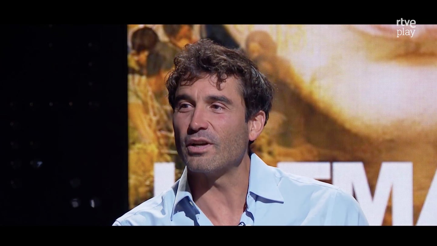 Álex Echegui es posa a plorar en l'homenatge a Verónica Echegui - TVE
