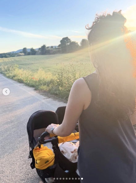 Ara els passejos són en família - Instagram