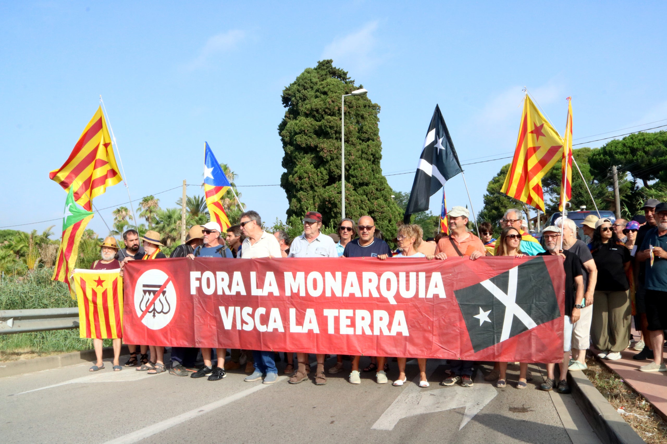 Pla general de la concentració a l'accés de les ruÏnes d'Empúries | Gemma Tubert (ACN)