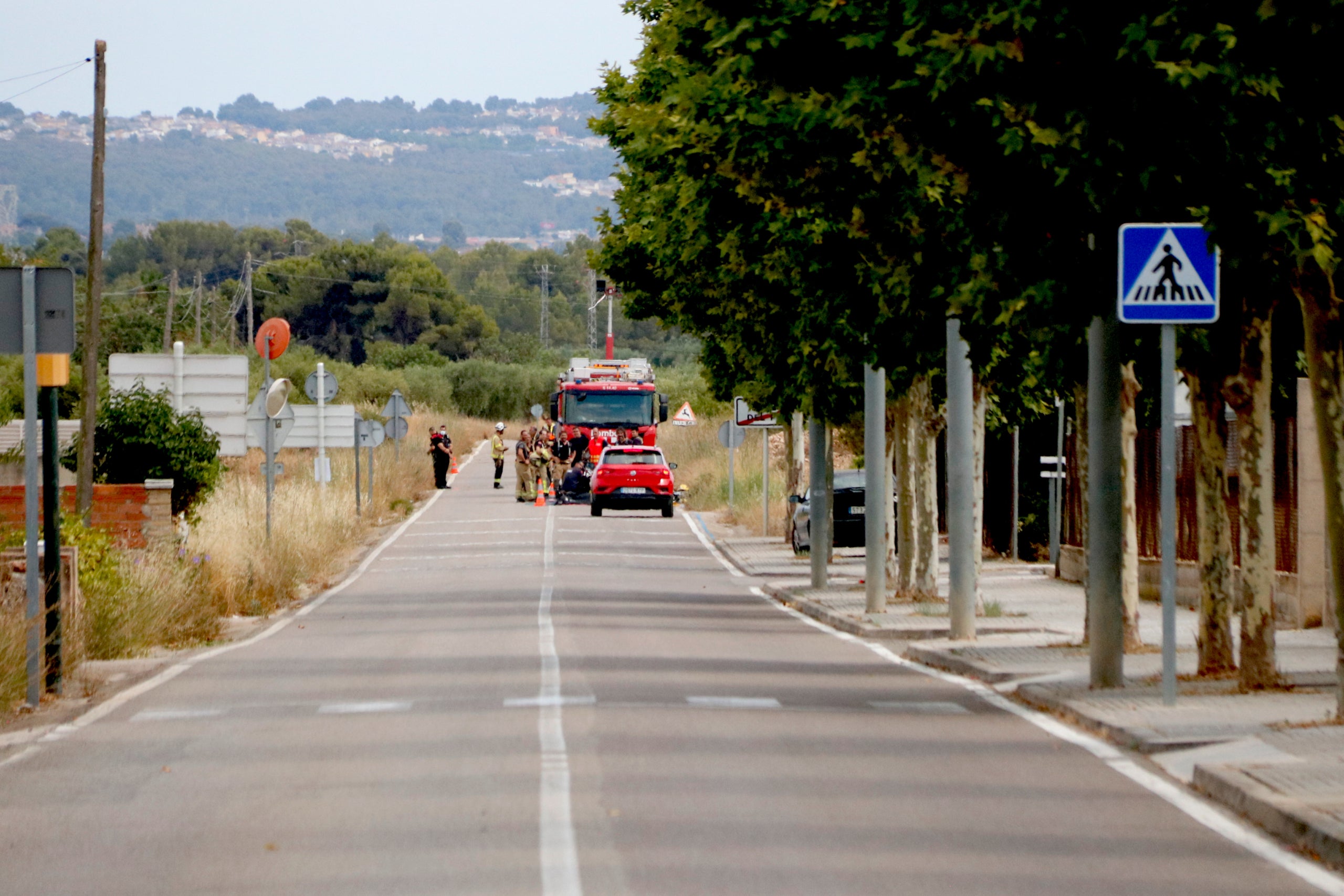 Els cossos d'emerg&egrave;ncies intervenen en l'accident que ha tingut lloc a la piscina de la Bisbal del Pened&egrave;s / ACN