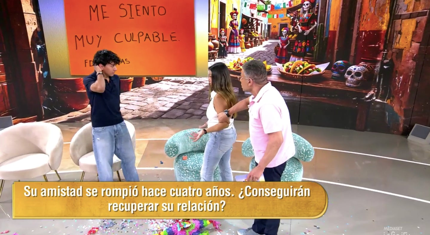 El presentador ha hagut d'agafar del braç a la convidada - Telecinco