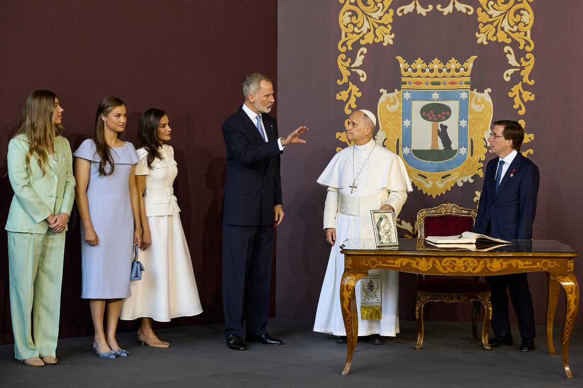 Elionor i Sofia no agraden amb els seus vestits - Europa Press