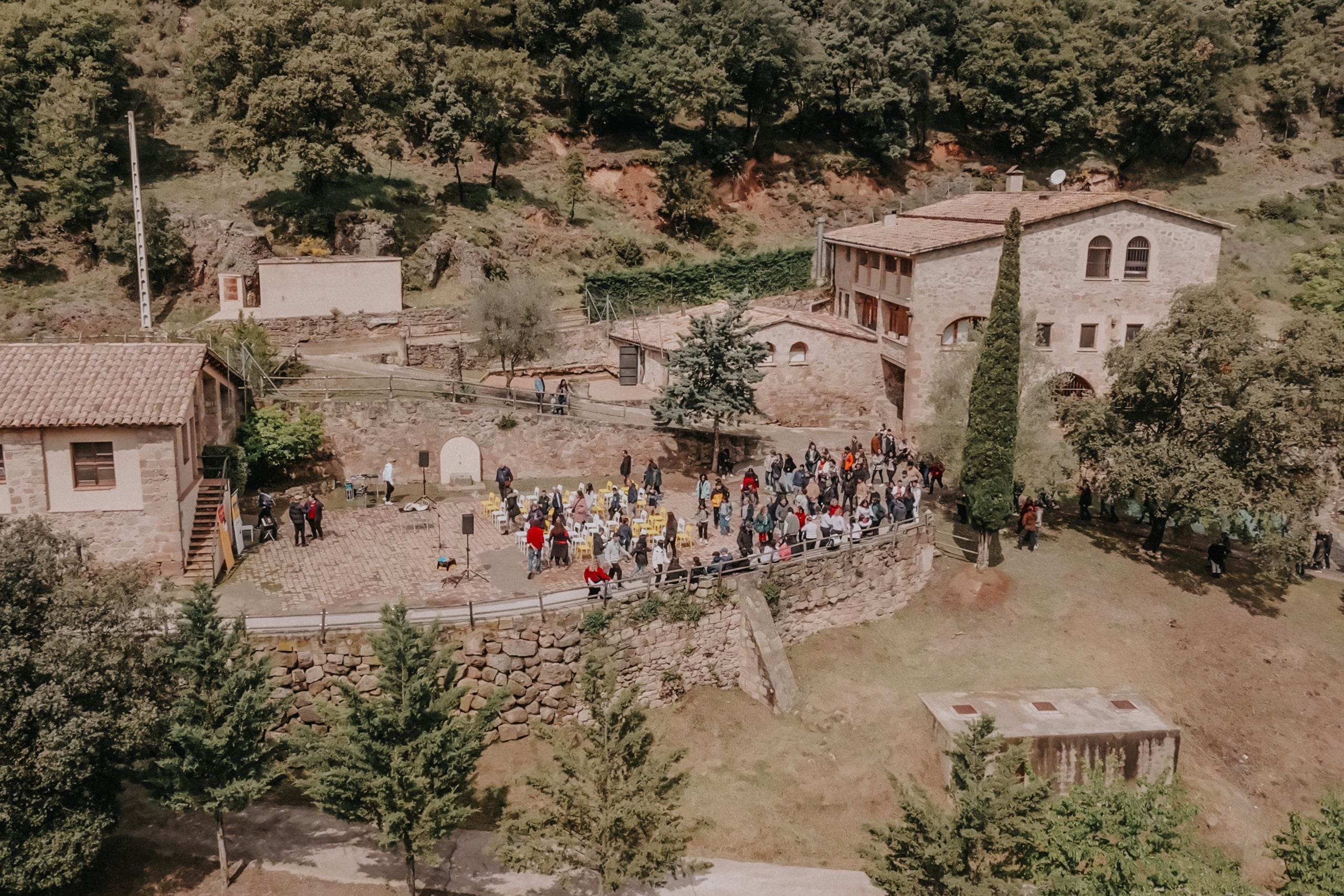 La escuela terapéutica Valldaura de Amalgama7 / Amalgama7 