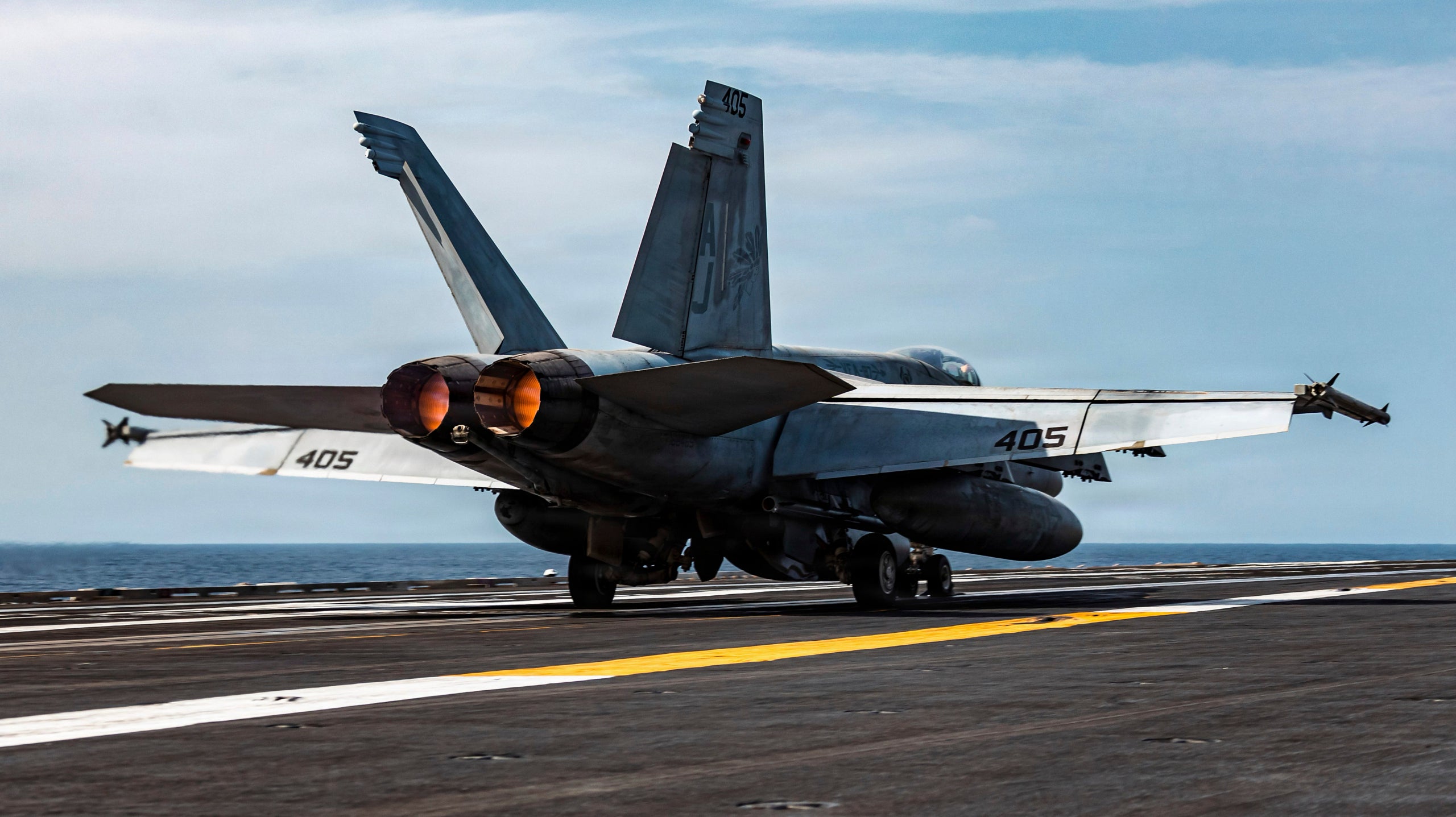Un caça Super Hornet de la Marina dels Estats Units, vinculada als Guerrers d'Or de l'Esquadró 87 de Caces de Vaga, llança des de la coberta de vol del portaavions classe Ford USS Gerald R. Ford que opera a l'estret d'Ormuz en suport de l'Operació Epic Fury. Europa Press / Contacto / Us Navy / U.S Navy