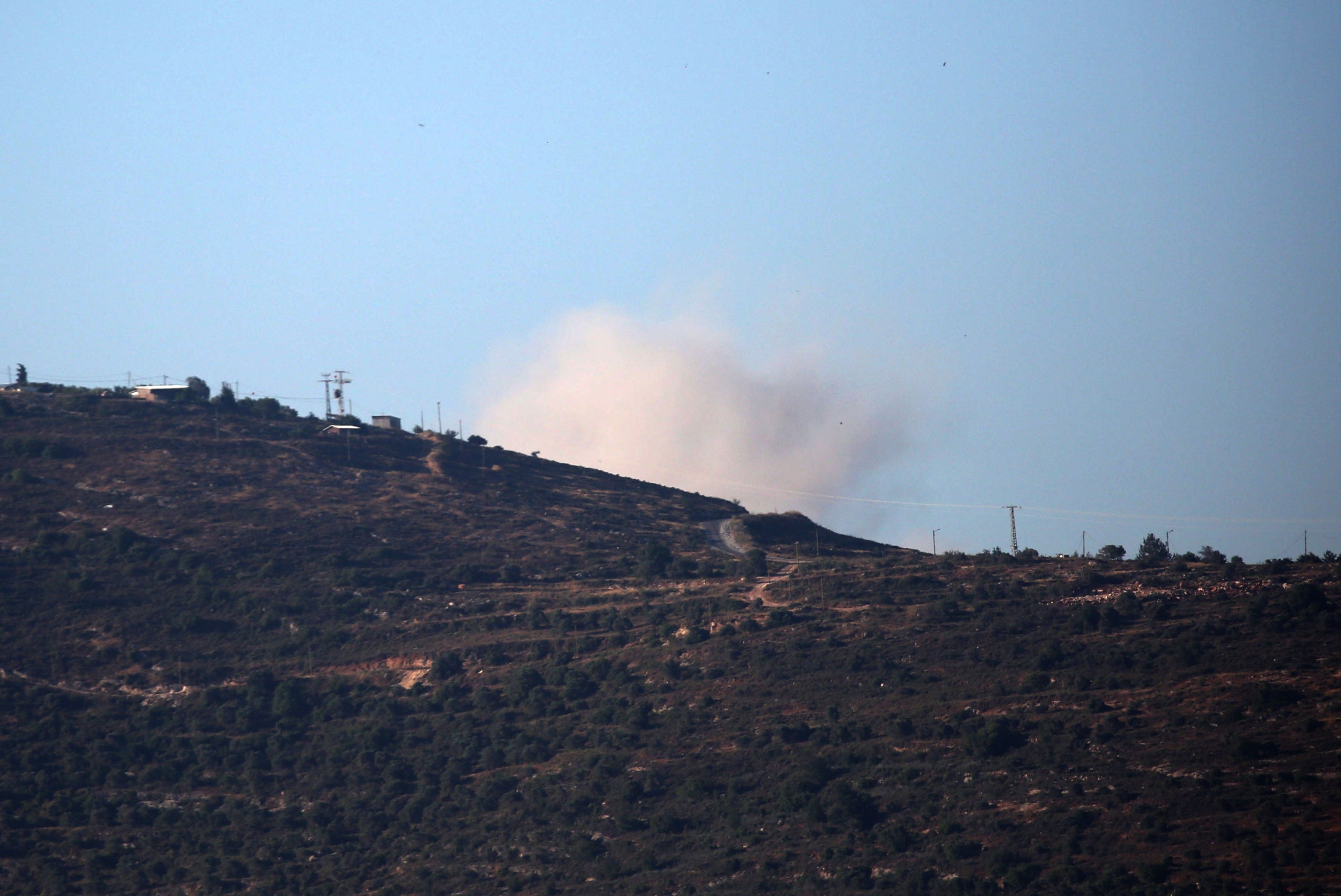 El fum sorgeix de l'àrea de l'assentament israelià d'Itamar prop de la ciutat de Nablus a Cisjordània.Mohammed Nasser / Zuma Press / Europa Press 