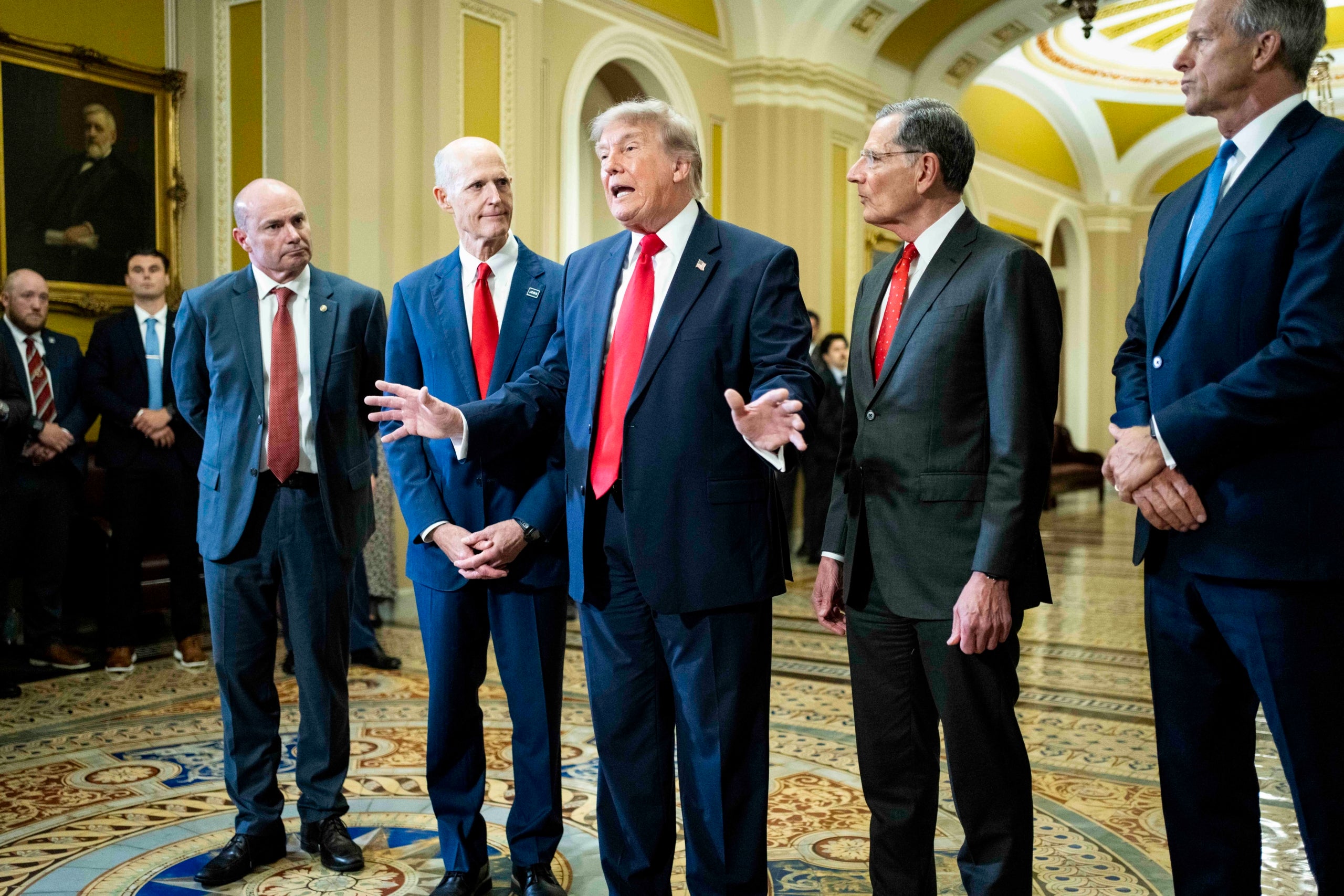 El president dels Estats Units, Donald Trump parla amb els periodistes al costat dels senadors republicans. Michael Brochstein / ZUMA Press Wi / DPA