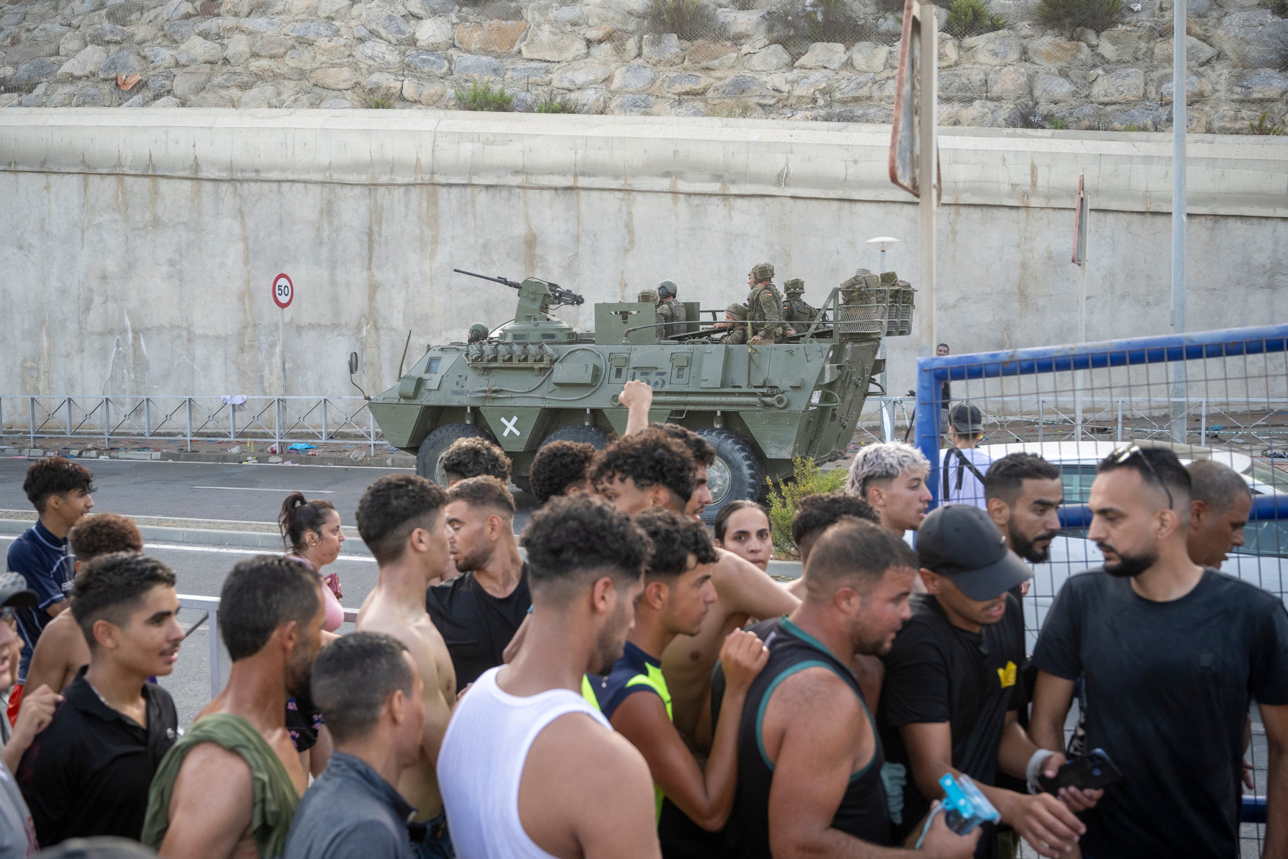 Diverses persones arriben a Espanya des del Marroc, a 30 de juliol de 2026, a Ceuta / EP