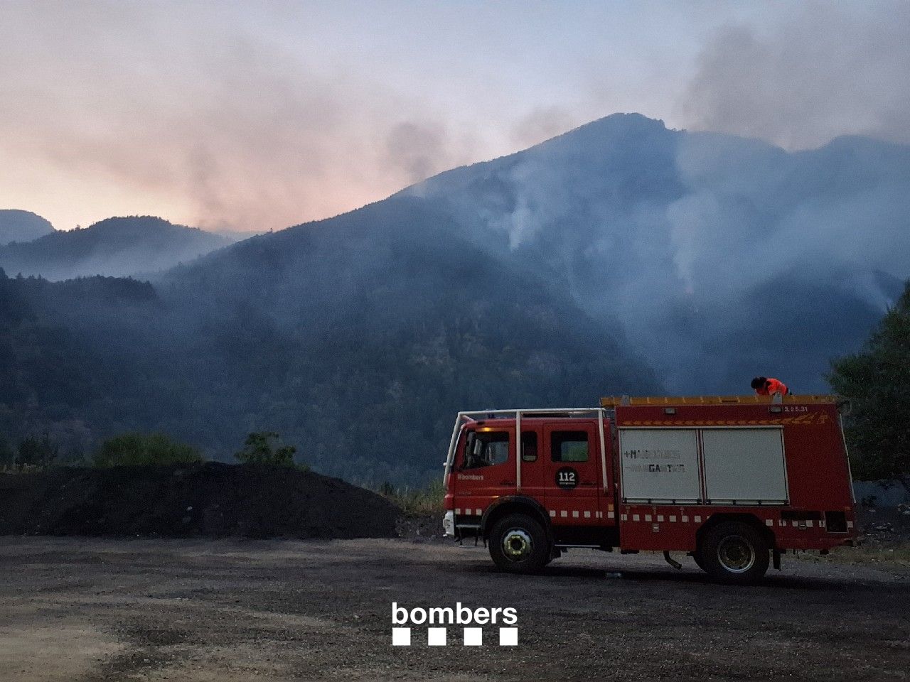 Incendi forestal a Senet / Bombers de la Generalitat