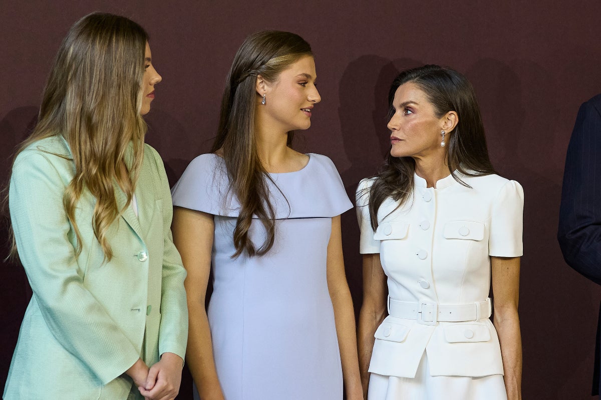 Letícia deixa en evidència els estilismes de les filles - Europa Press