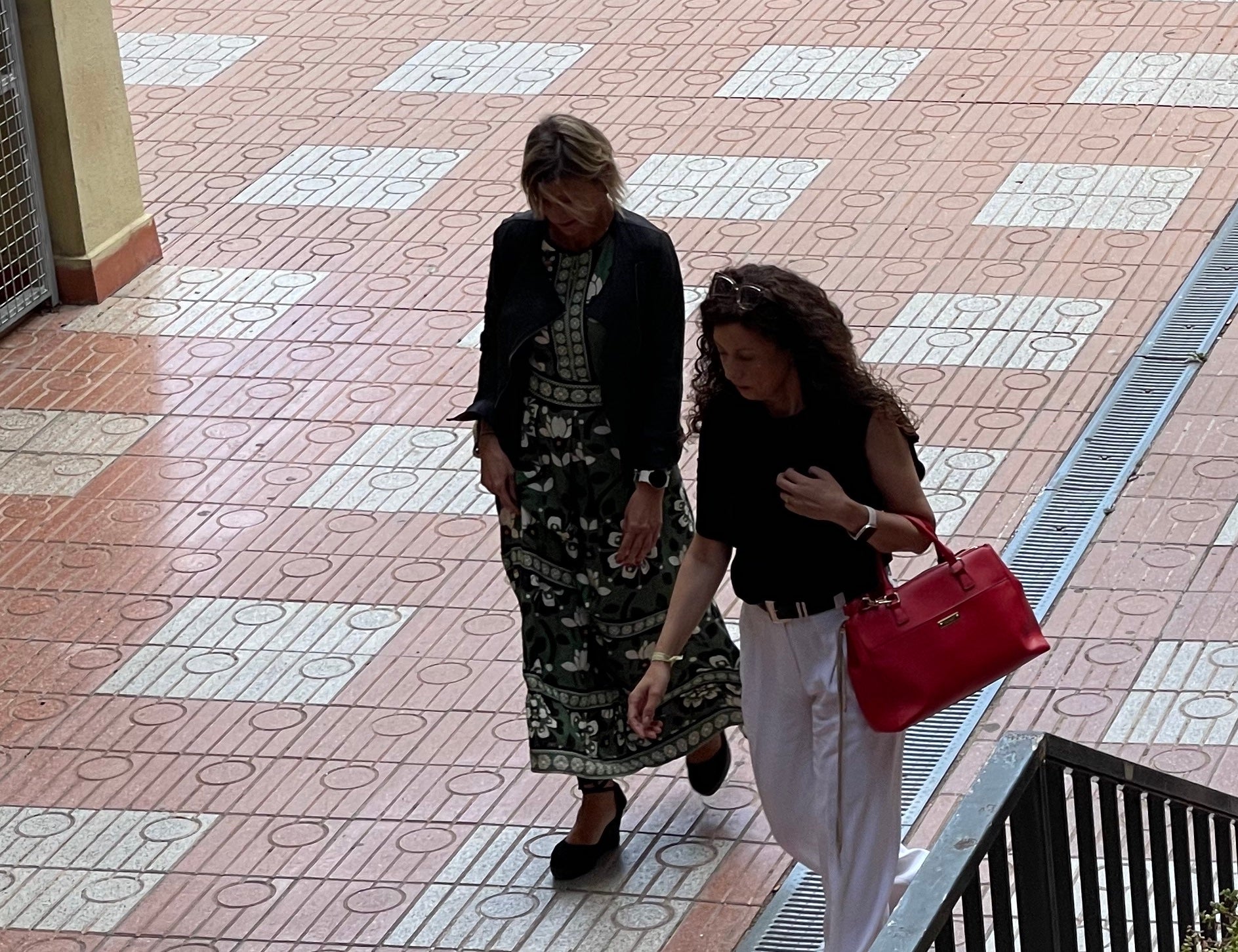 La fiscal del caso Andic, Teresa Yoldi, y la jueza Raquel Nieto/ al salir del Juzgado este mediodía/QS