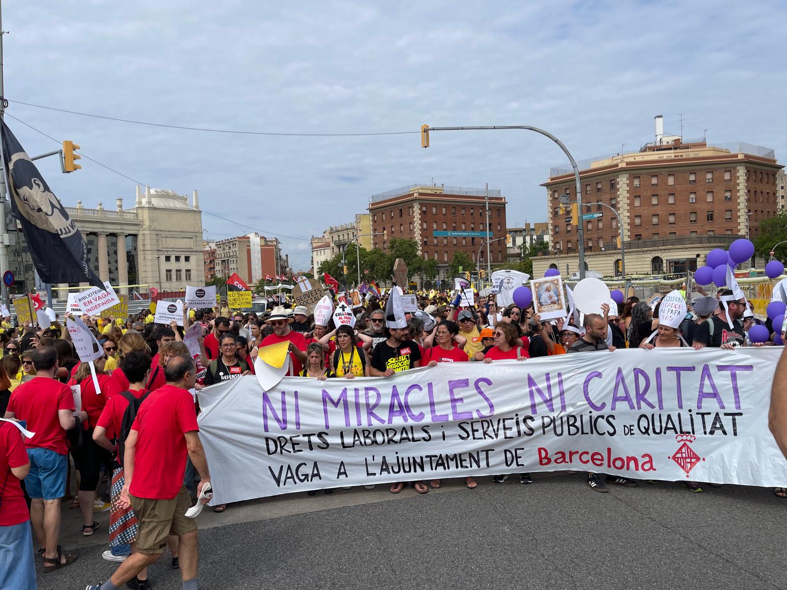 Els docents es concentren a la plaça d'Espanya | Quico Sallés