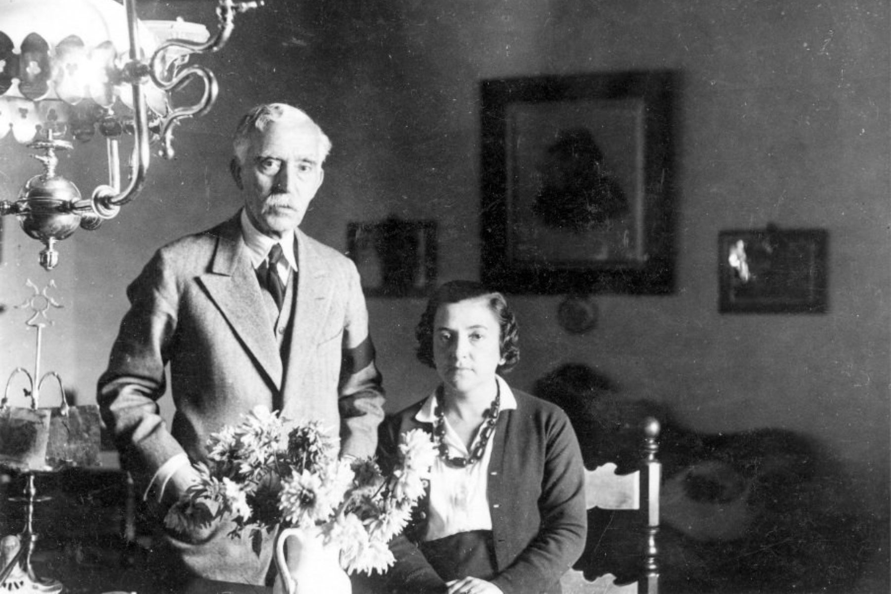 Francesc Macià i Llussà i la seva filla Maria Macià al menjador de Casa Vallmanya, el 1933 / Estudi fotogràfic Farran. Arxiu Nacional de Catalunya, Fons Francesc Macià, ANC1-264.