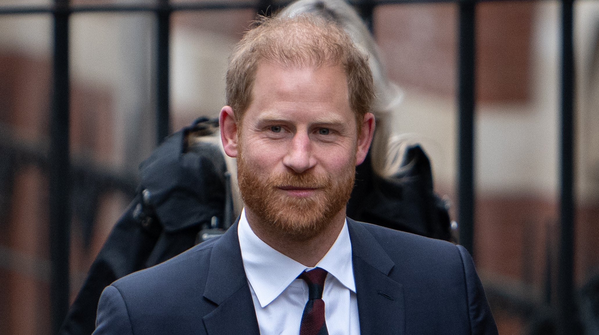 Harry de Inglaterra regresa a Londres y la indignación es máxima - Europa Press