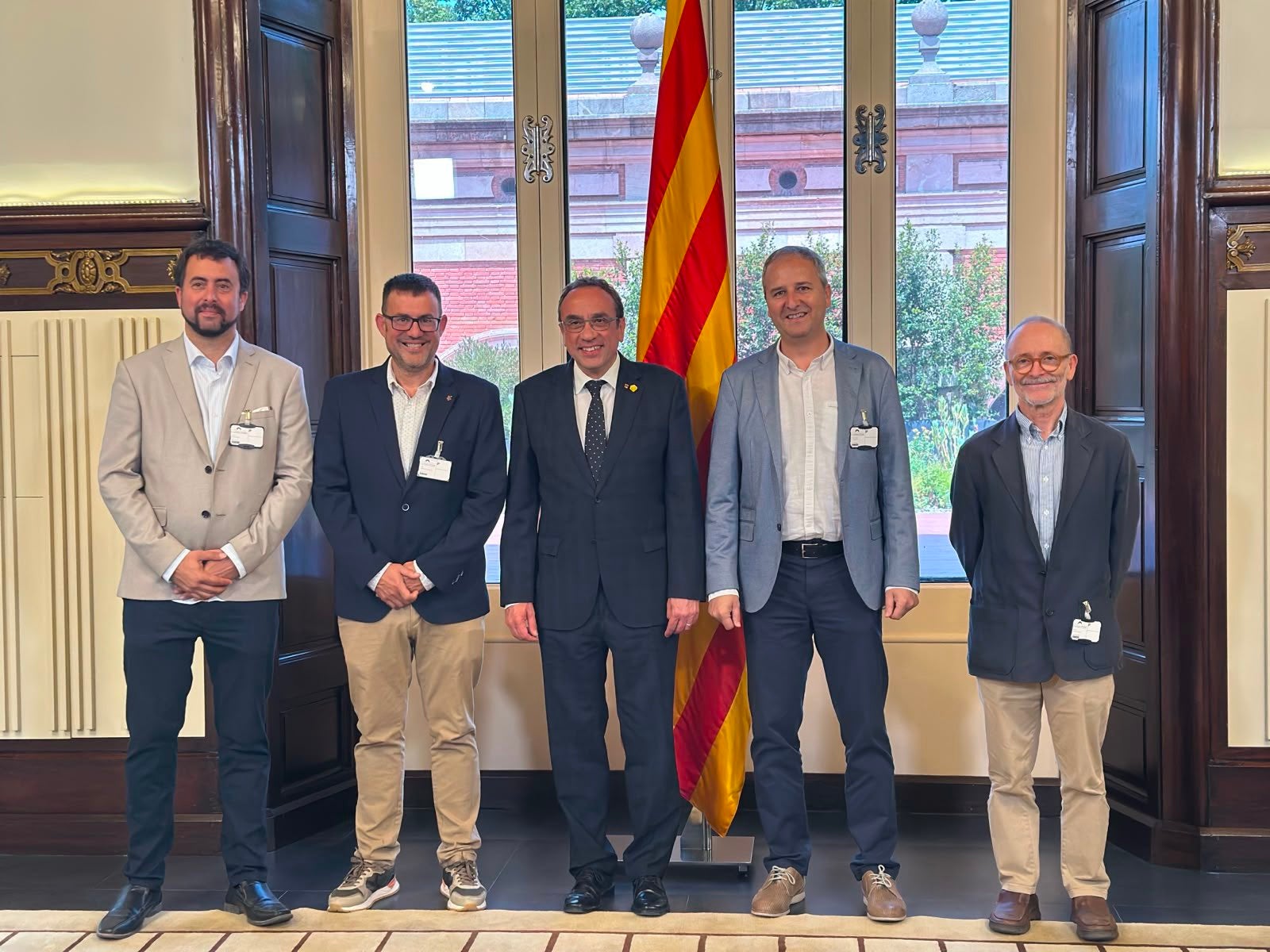 Una imatge de la trobada entre els impulsors del projecte i el president del Parlament Josep Rull/Parlament