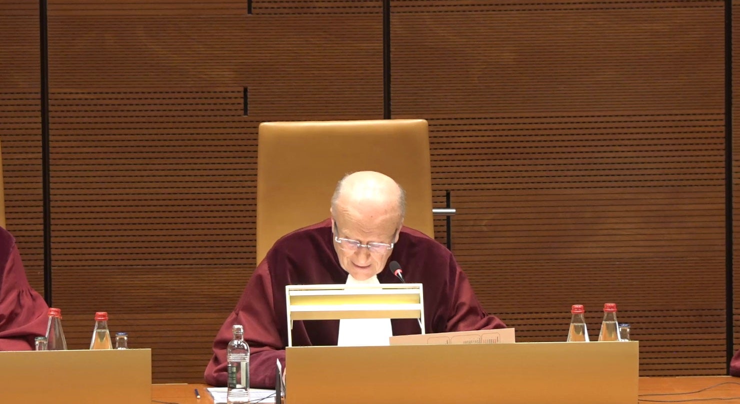 El presidente del tribunal durante la lectura de la sentencia/QS