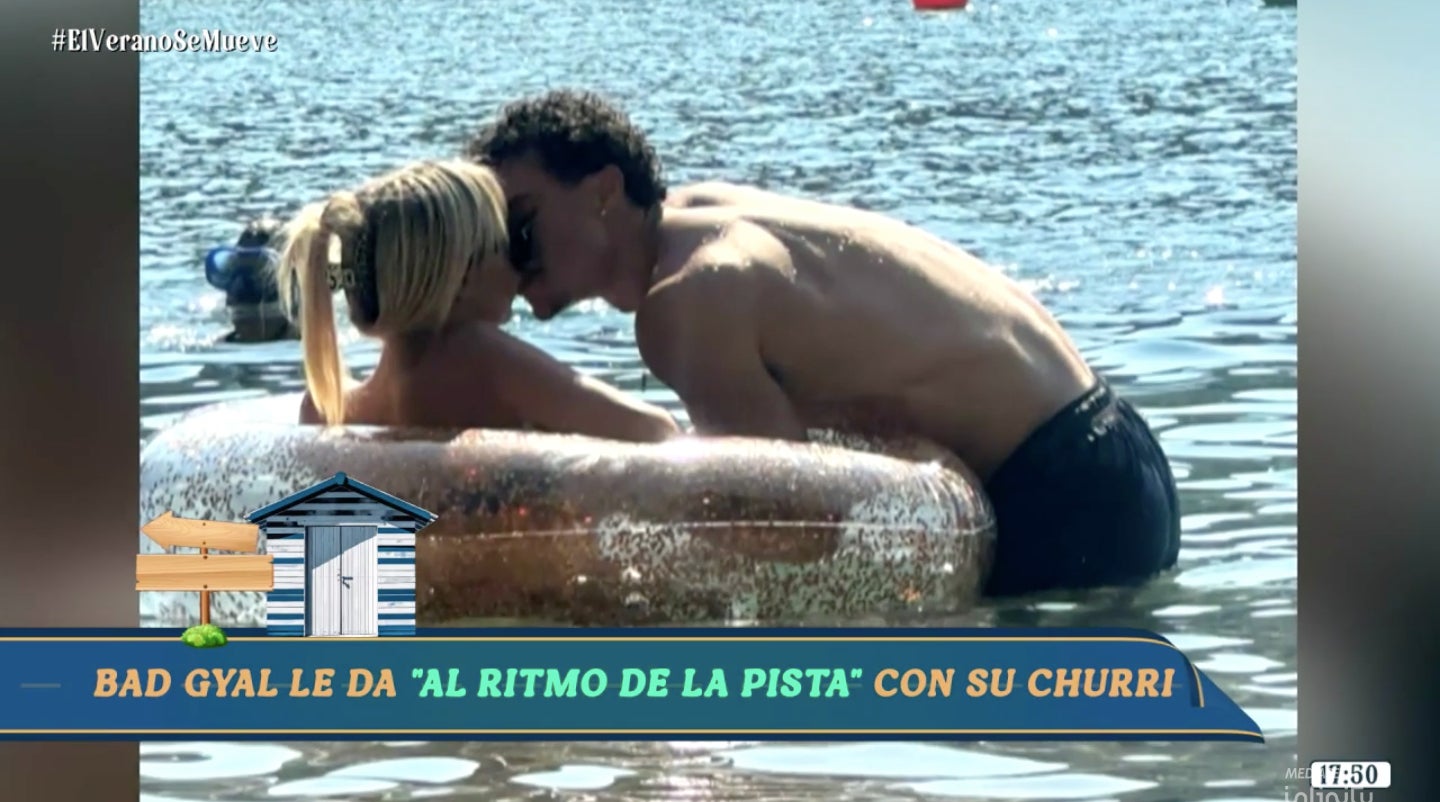 La parella ha gaudit d'una jornada romàntica a la platja - Telecinco