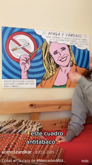 La presentadora té penjat un quadre antitabac - TikTok
