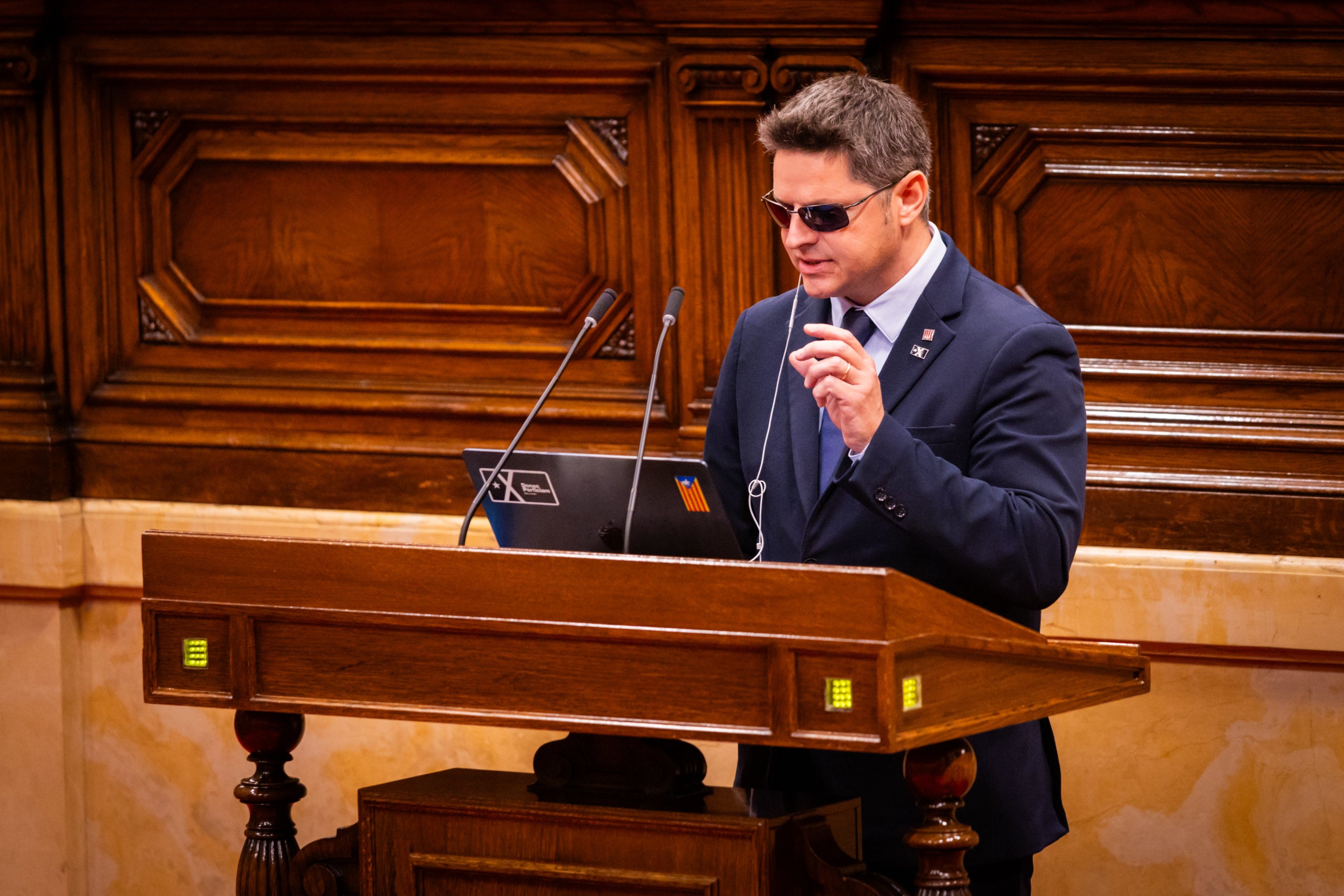 El diputado de Junts Isaac Padrós en un pleno del Parlamento / Núria Martínez
