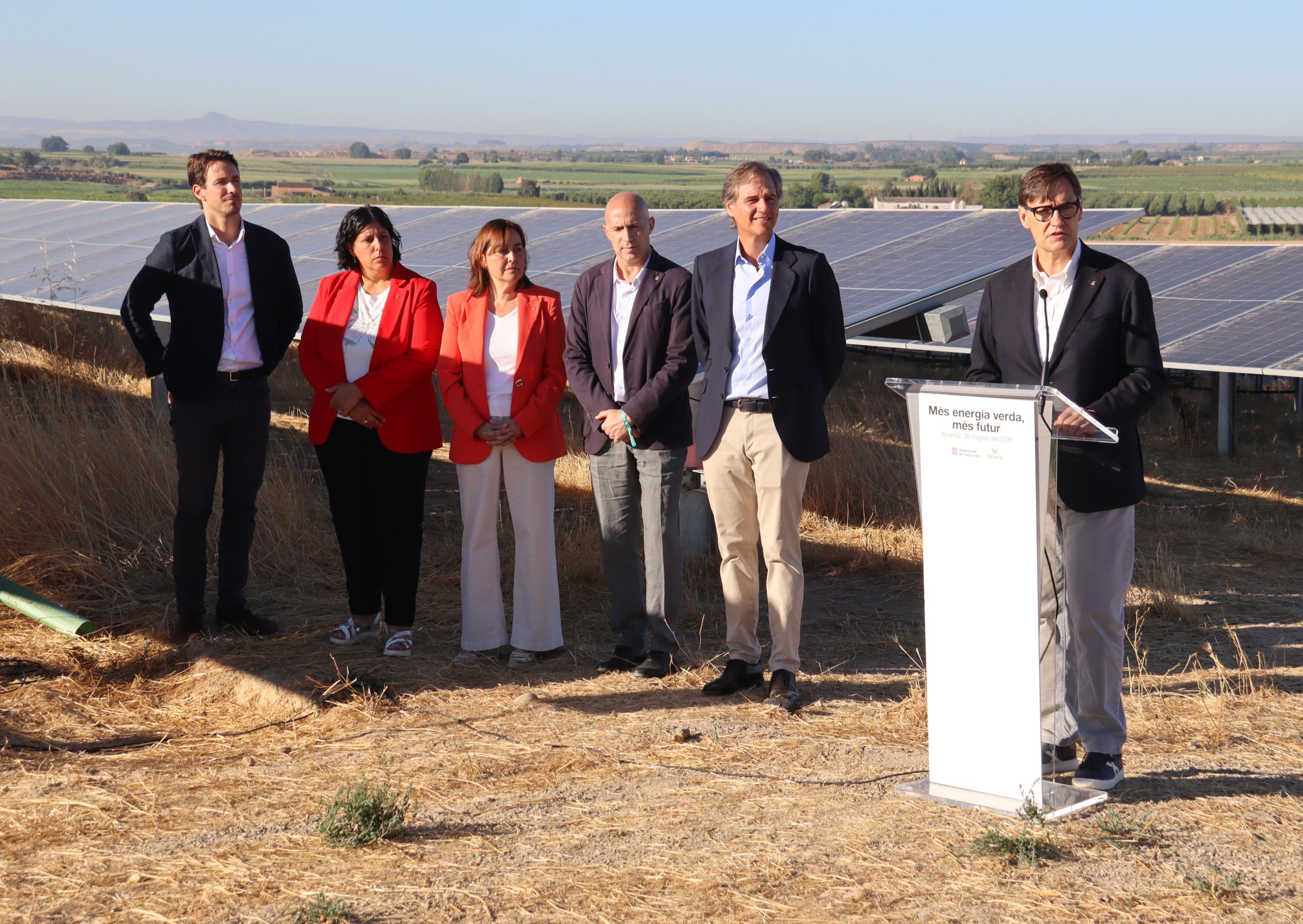 El president de la Generalitat, Salvador Illa, en la visita al parc fotovoltaic d'Alcarràs. | Anna Berga (ACN)