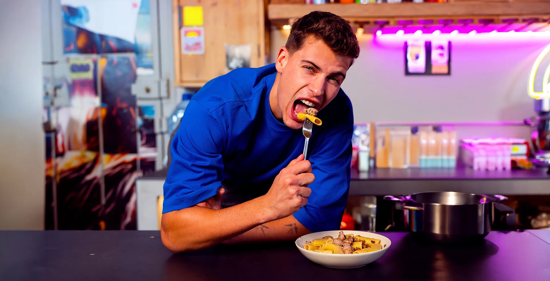 Arnau Marín, el cocinero más joven de EVA, acosado por un fan - 3Cat