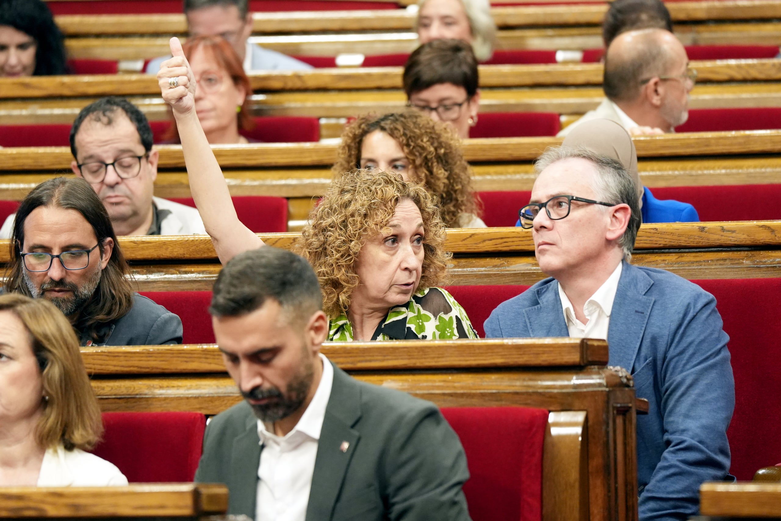 Los líderes parlamentarios de ERC, Ester Capella y Josep Maria Jové, durante las votaciones en el Pleno del Parlament | Enric Sitjà Rusiñol (ACN)