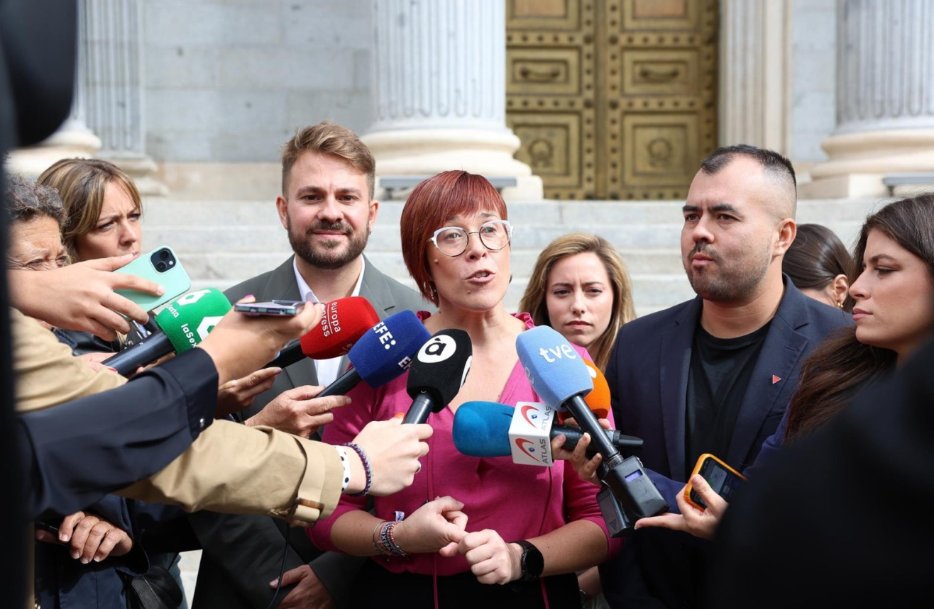 El diputat de Comprom&iacute;s-Sumar, Alberto Ib&aacute;&ntilde;ez; la portaveu de Comprom&iacute;s, &Aacute;gueda Mic&oacute;, i la coportaveu de Podem, Mar&iacute;a Teresa P&eacute;rez | Marta Fern&aacute;ndez Jara | EP
