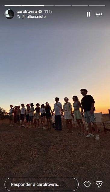 Carol Rovira i Alfons Nieto l'han vist amb un grup d'amics - Instagram
