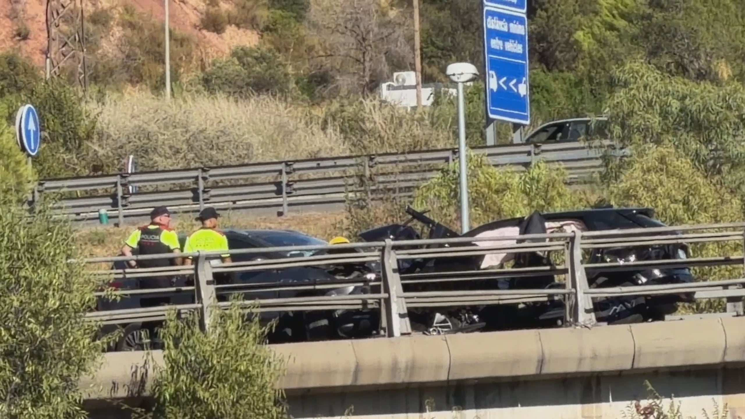 Accident a l'enllaç de l'AP-7 amb la B-23 al Papiol, amb tres vehicles implicats i un ferit crític | Sant Andreu TV/ La Xarxa  (ACN)