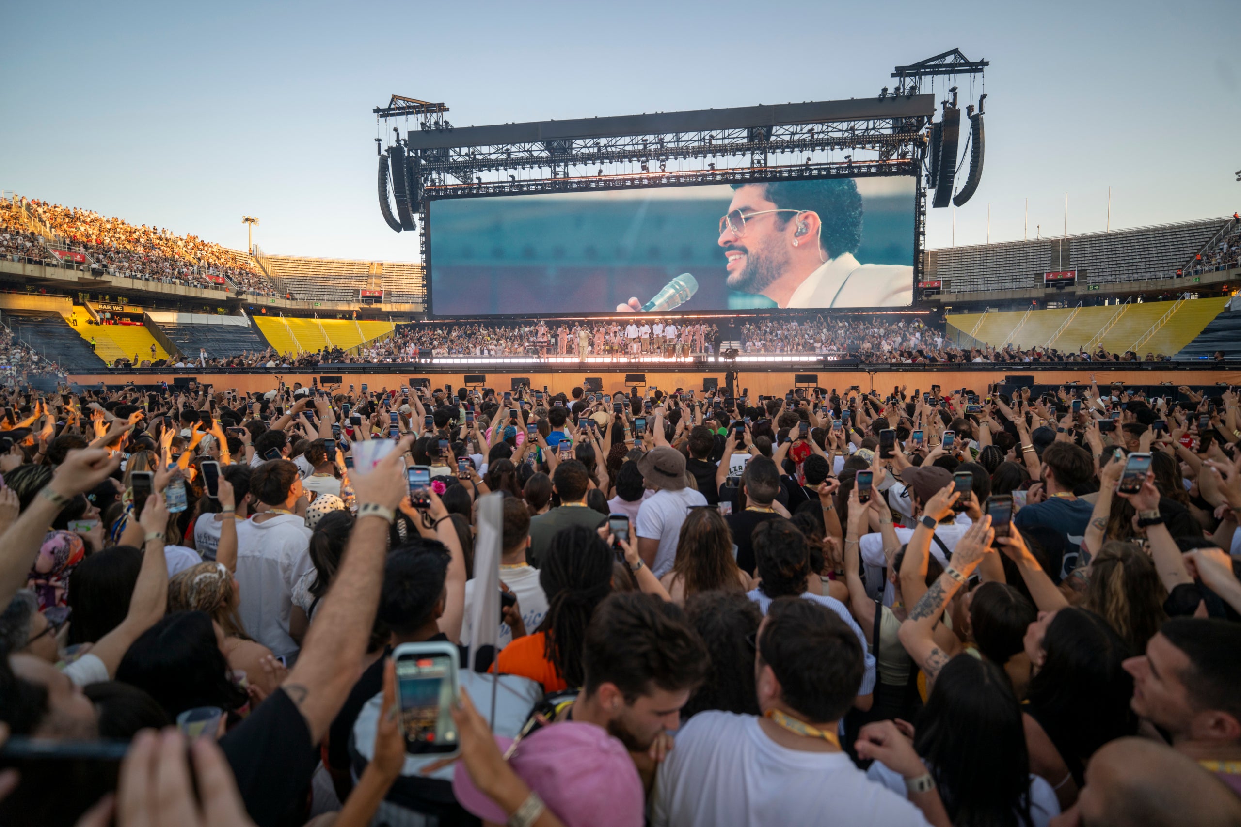 (Foto de ARCHIVO)
El cantante Bad Bunny durante su concierto en el Estadi Olímpic Lluís Companys, a 22 de mayo de 2026, en Barcelona, Catalunya (España). Bad Bunny actúa en Barcelona con dos conciertos seguidos dentro de su gira ‘DeBÍ TiRAR MáS FOToS World Tour’.

Lorena Sopêna / Europa Press
22 MAYO 2026;CONCIERTO;MÚSICA;CANTANTE;GIRA;
22/5/2026