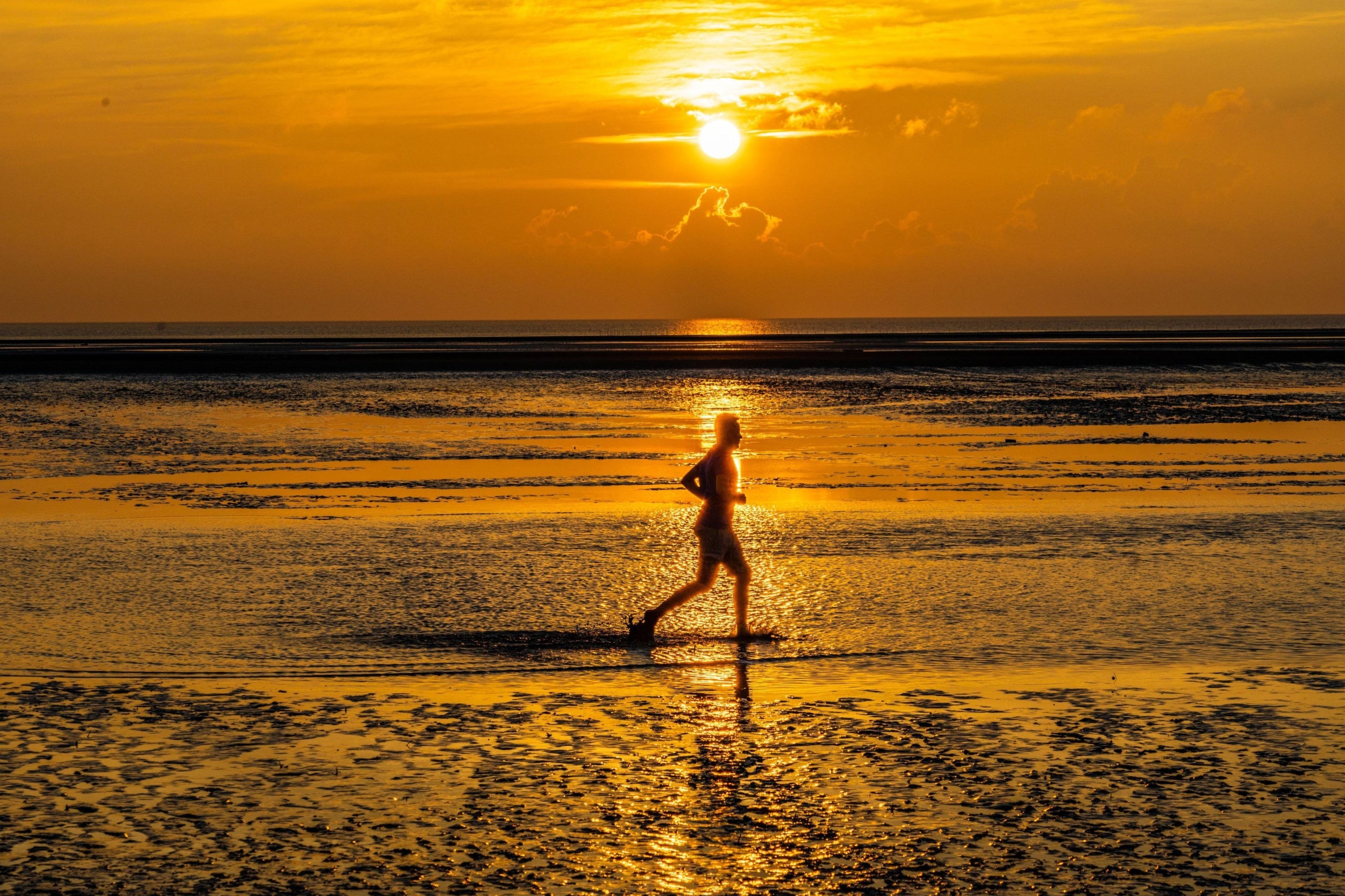 L'exercici a l'estiu s'ha de fer a les hores en què el sol és menys baix / Foto: Pixabay
