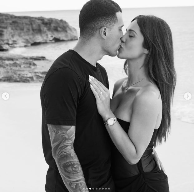 La pareja anuncia su compromiso - Instagram