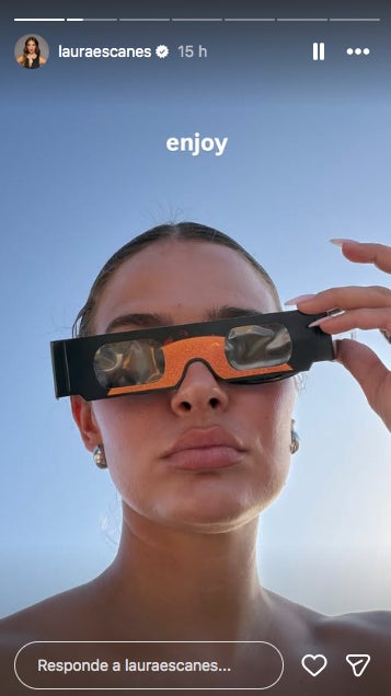 Laura Escanes veu l'eclipsi amb la filla i amigues - Instagram
