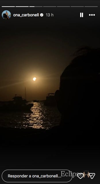 Ona Carbonell gaudeix de l'espectacle des d'un vaixell - Instagram