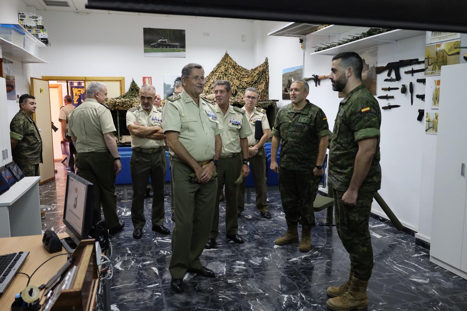 El JEME, general Amador Enseñat amb unitats operatives de l'Exèrcit a Melilla/JEME