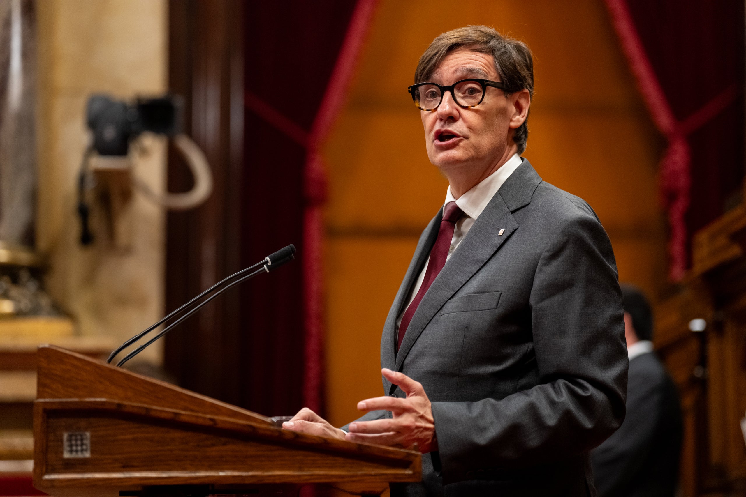 El president de la Generalitat, Salvador Illa, respon als Comuns, en el debat de política general / ACN