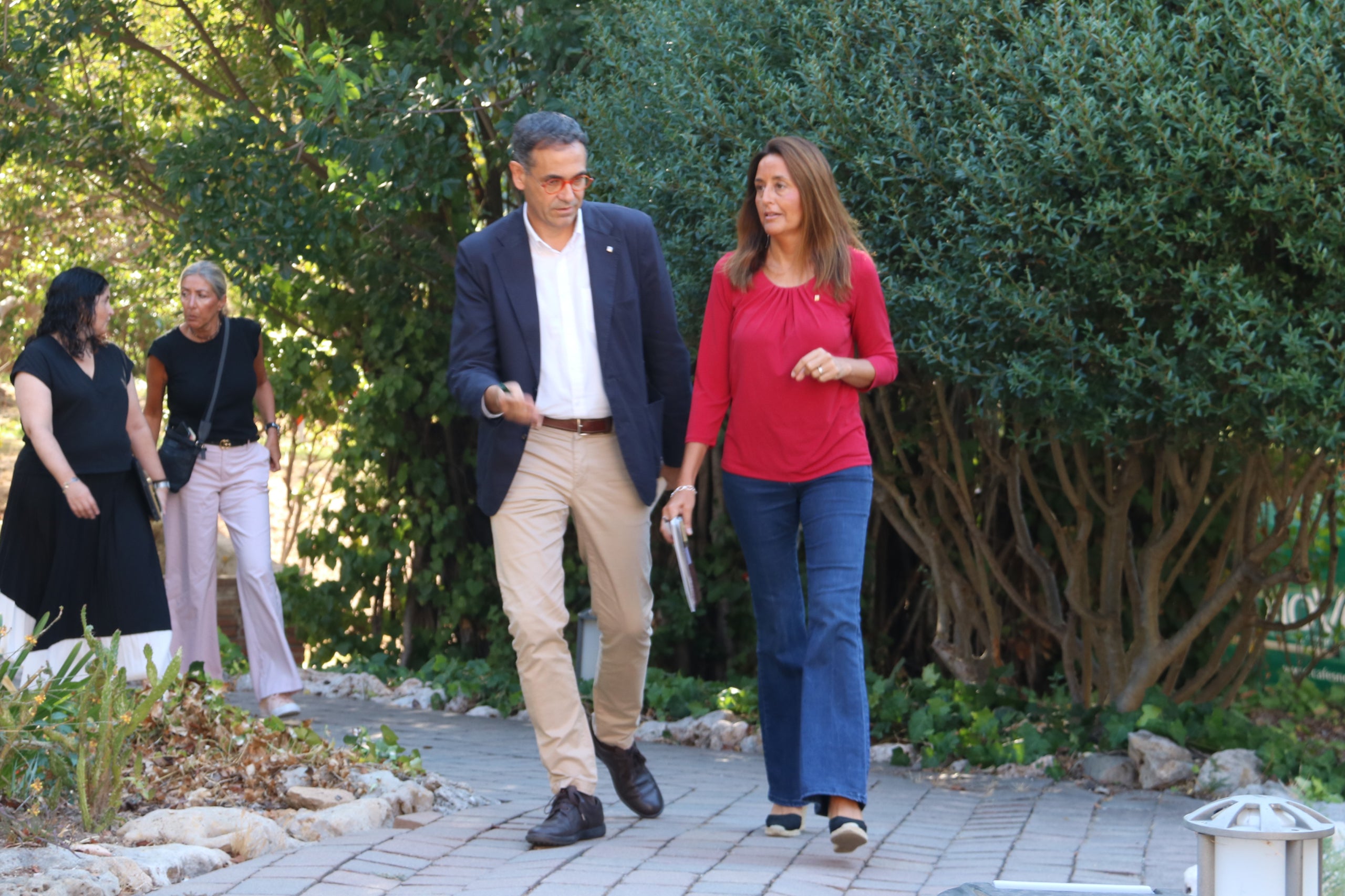 El secretari de Millora Educativa, Ignasi Giménez, i la consellera d'Educació, Esther Niubó |
María Belmez  (ACN)
