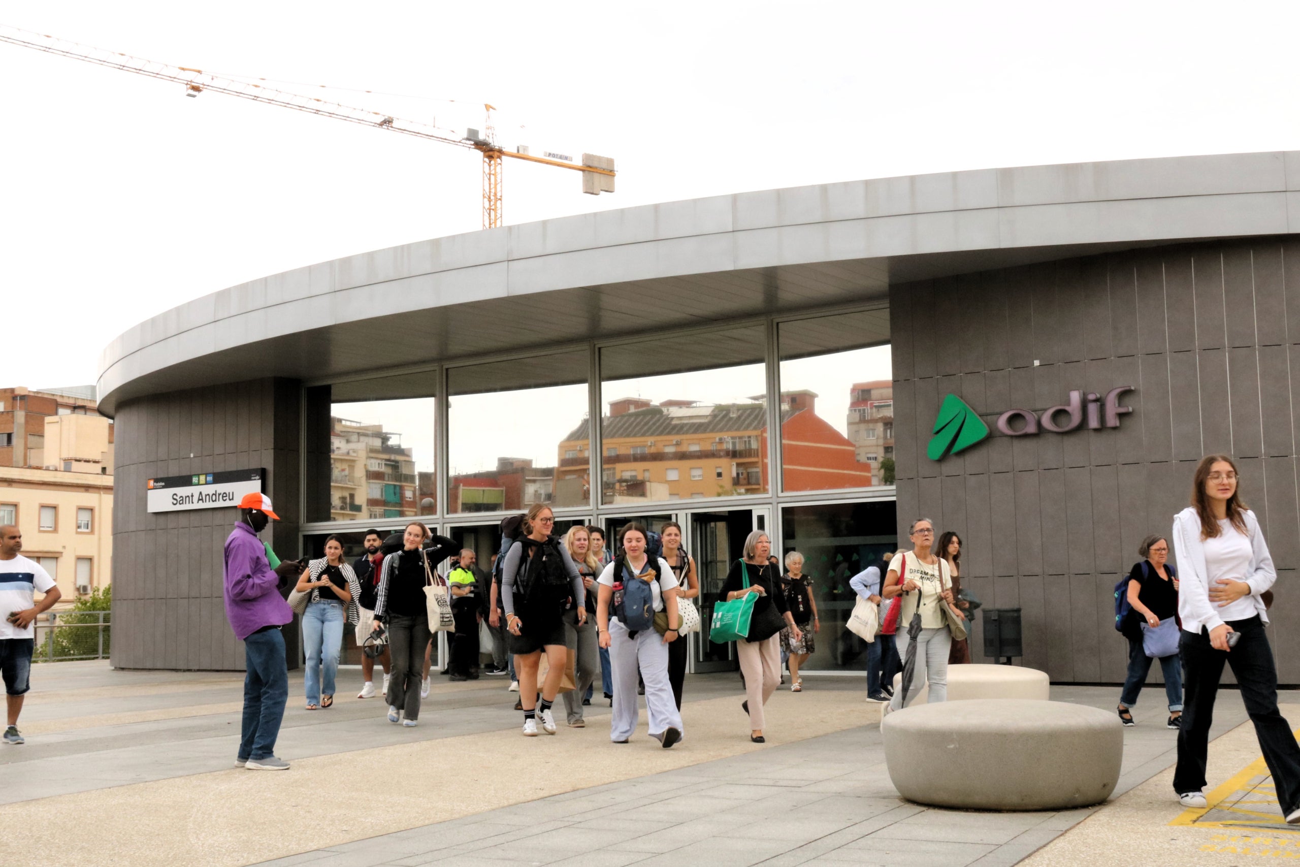 Passatgers de Rodalies a l'estació de Sant Andreu | ACN