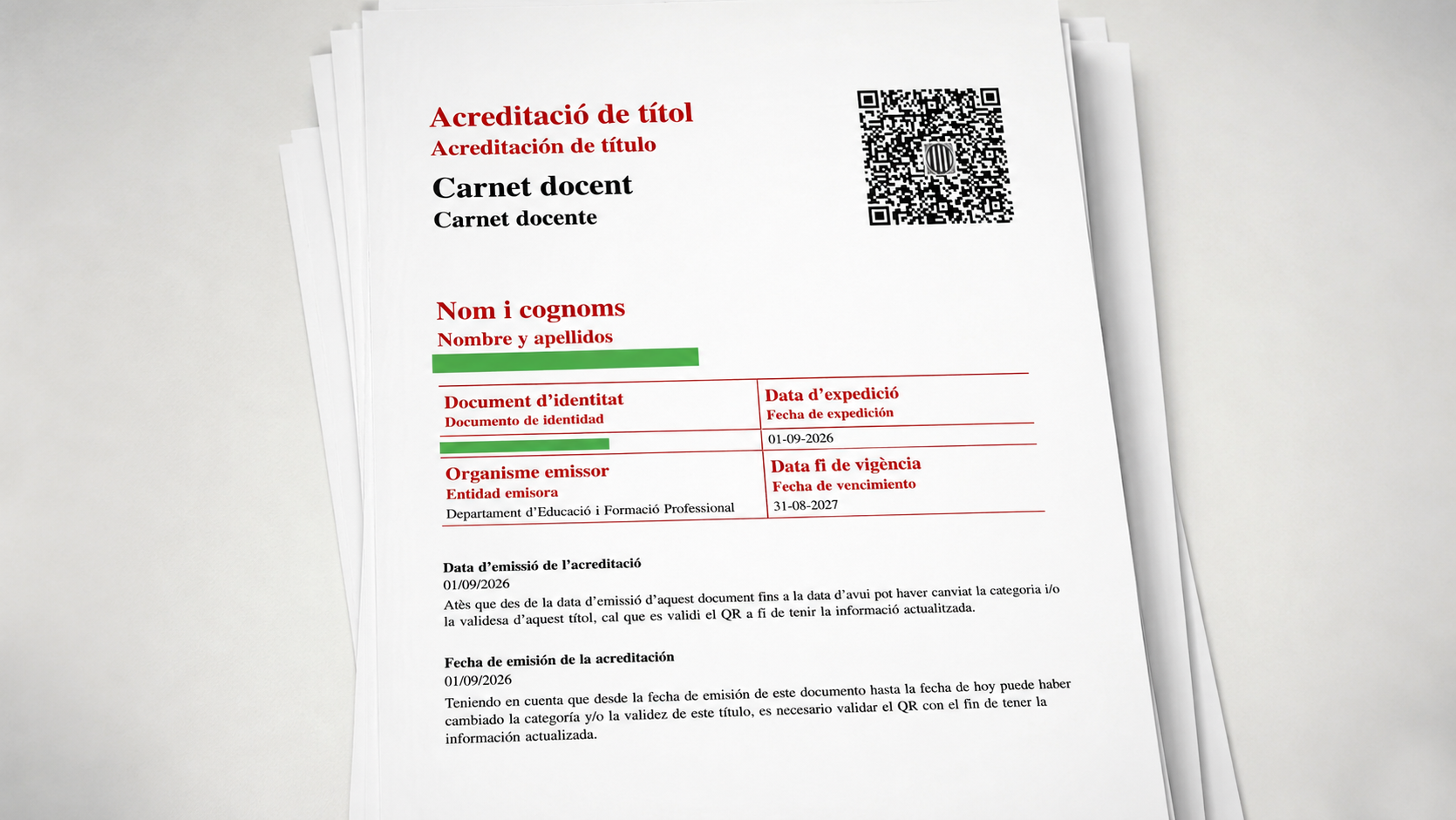 Muntatge a partir d'una acreditació de docent que ha fet públic la Intersindical per denunciar els canvis al carnet 
