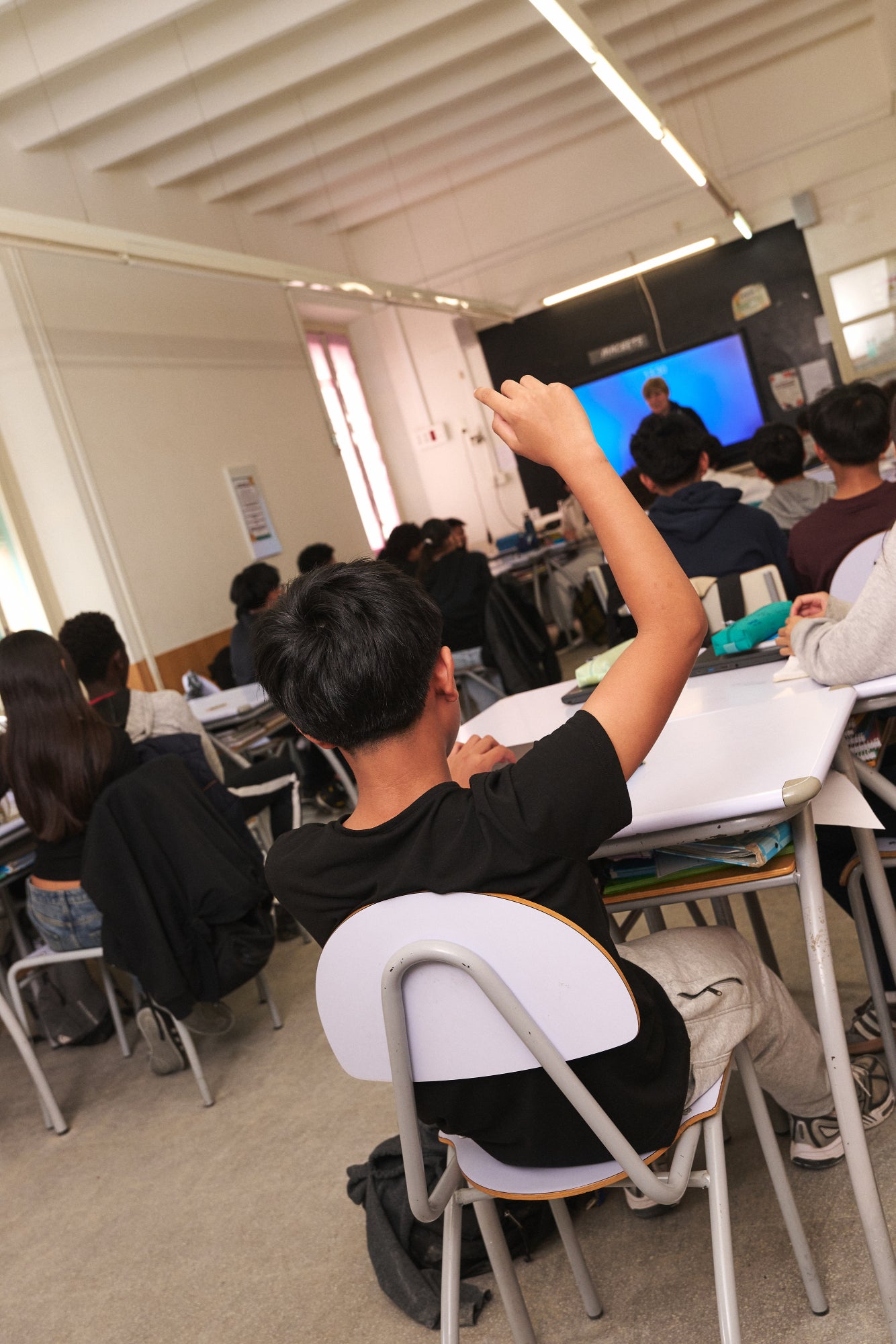 Alumno participando activamente en clase/ Foto: Fundación ”la Caixa”